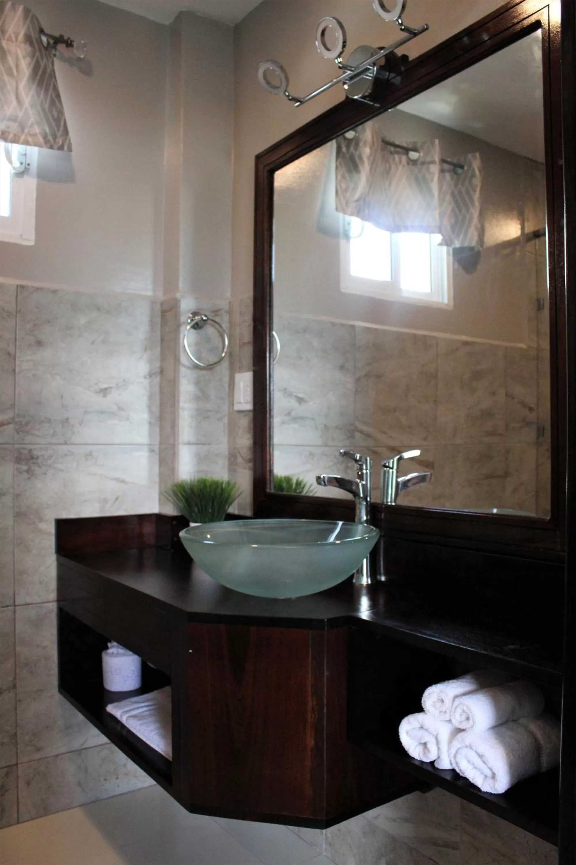 Bathroom in Barefoot Caye Caulker Hotel