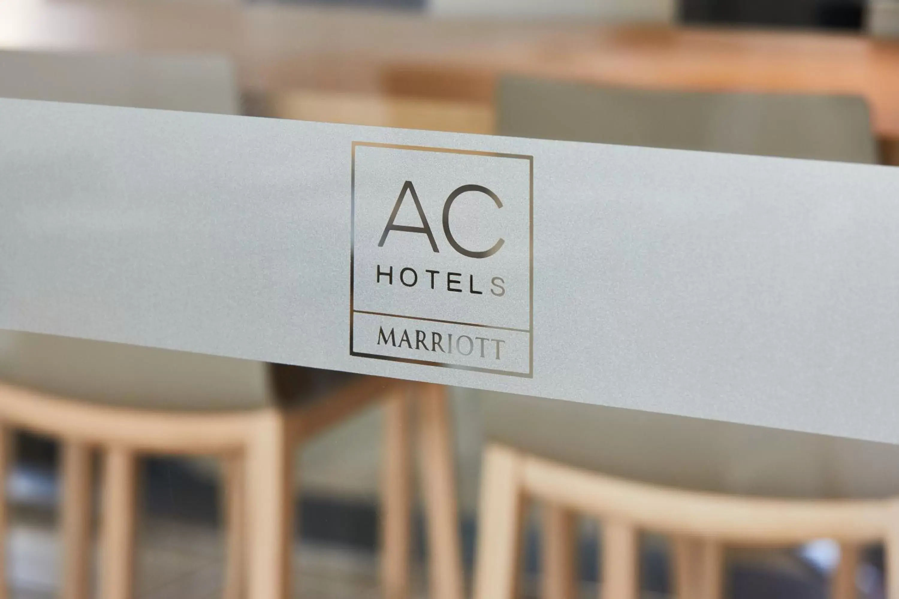 Dining area in AC Hotel by Marriott Santiago Costanera Center