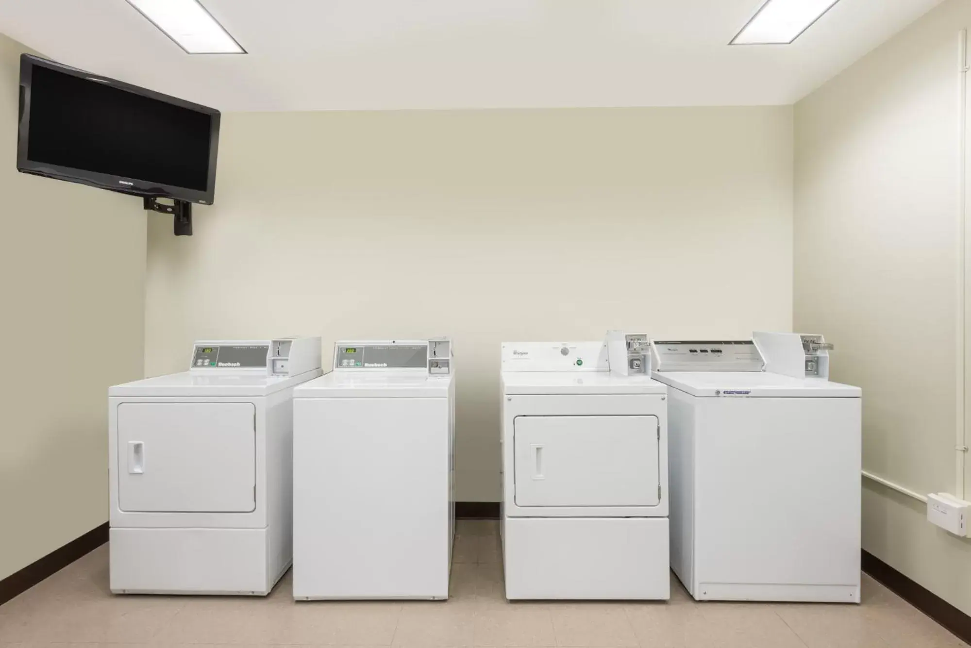 Kitchen/Kitchenette in Super 8 by Wyndham Hagerstown/Halfway Area