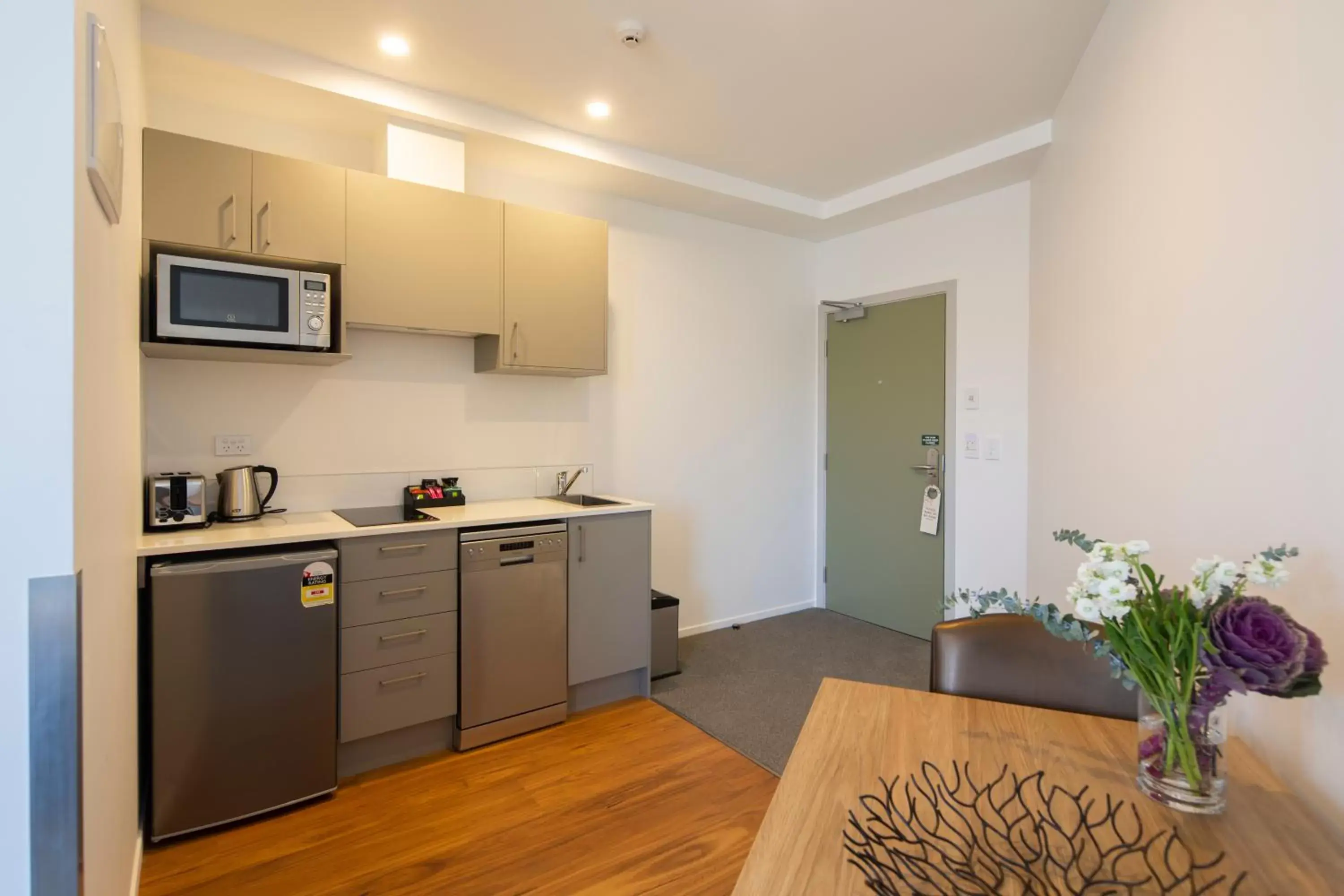 Kitchen or kitchenette, Kitchen/Kitchenette in Wyndham Garden Queenstown