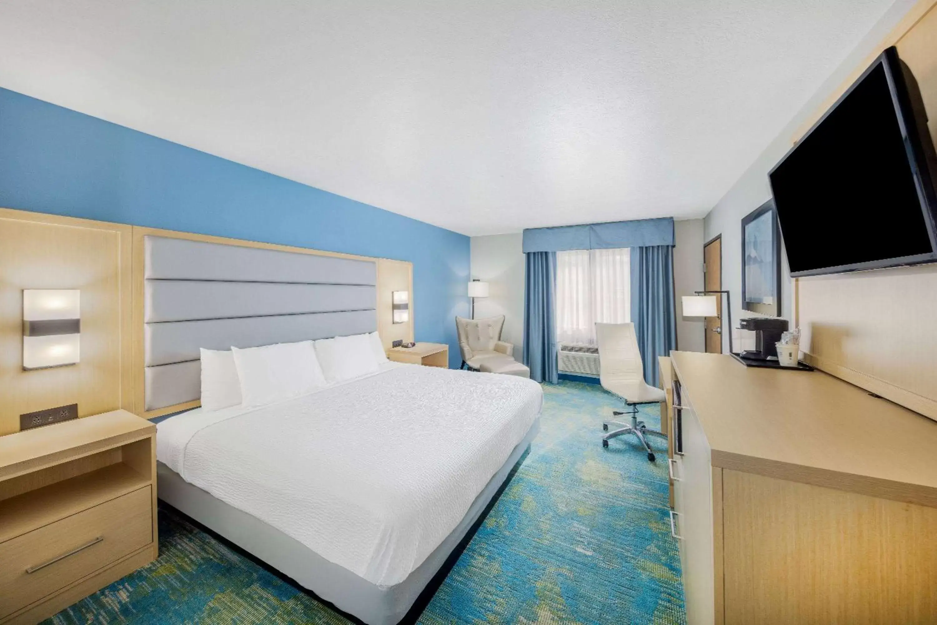 Photo of the whole room in Days Inn by Wyndham Springville