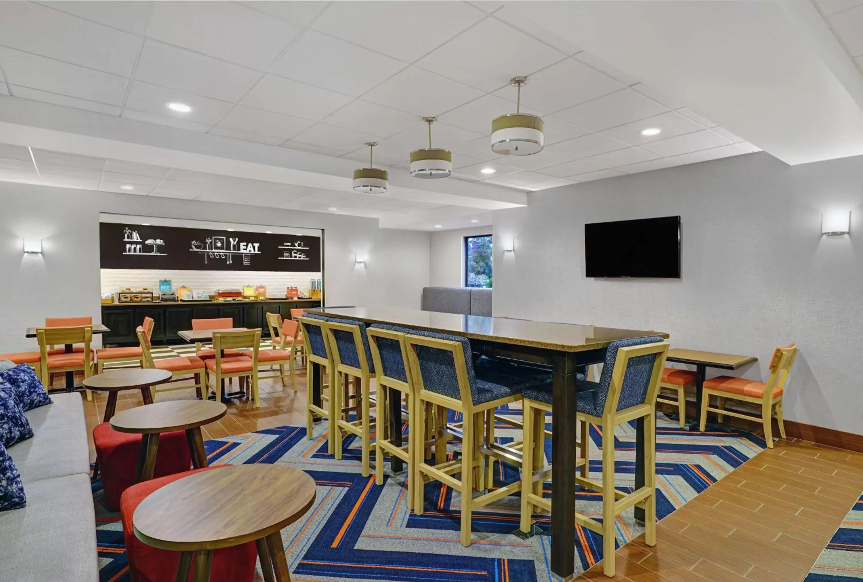 Lobby or reception, Lounge/Bar in Hampton Inn Utica