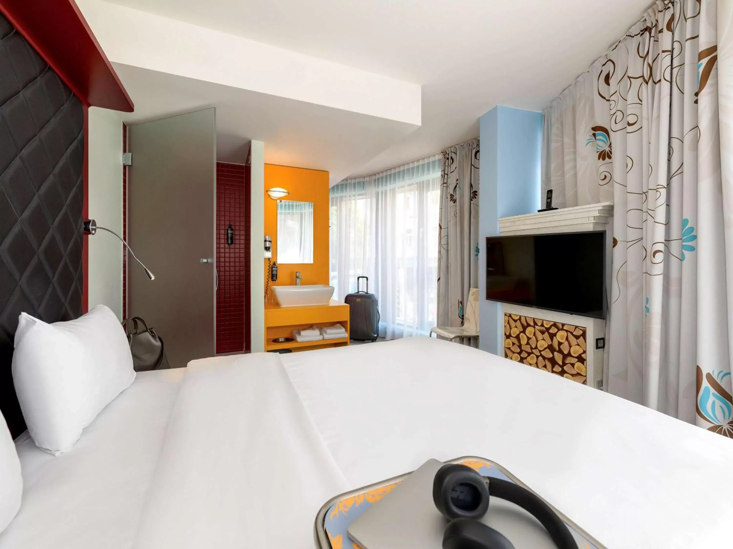 Bedroom in ibis Styles Hotel Berlin Mitte