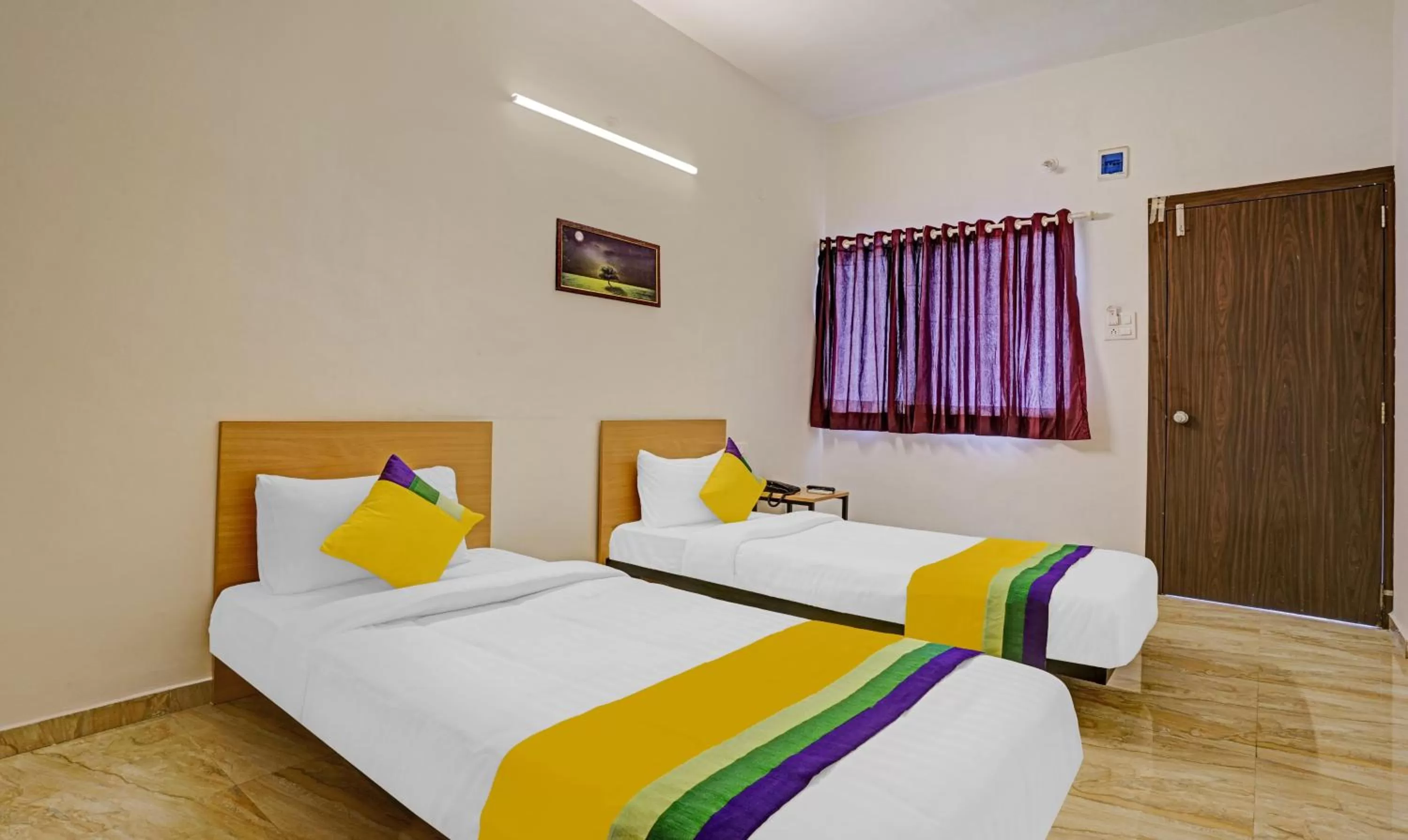 Bedroom, Bed in Itsy Hotels Flowers Park