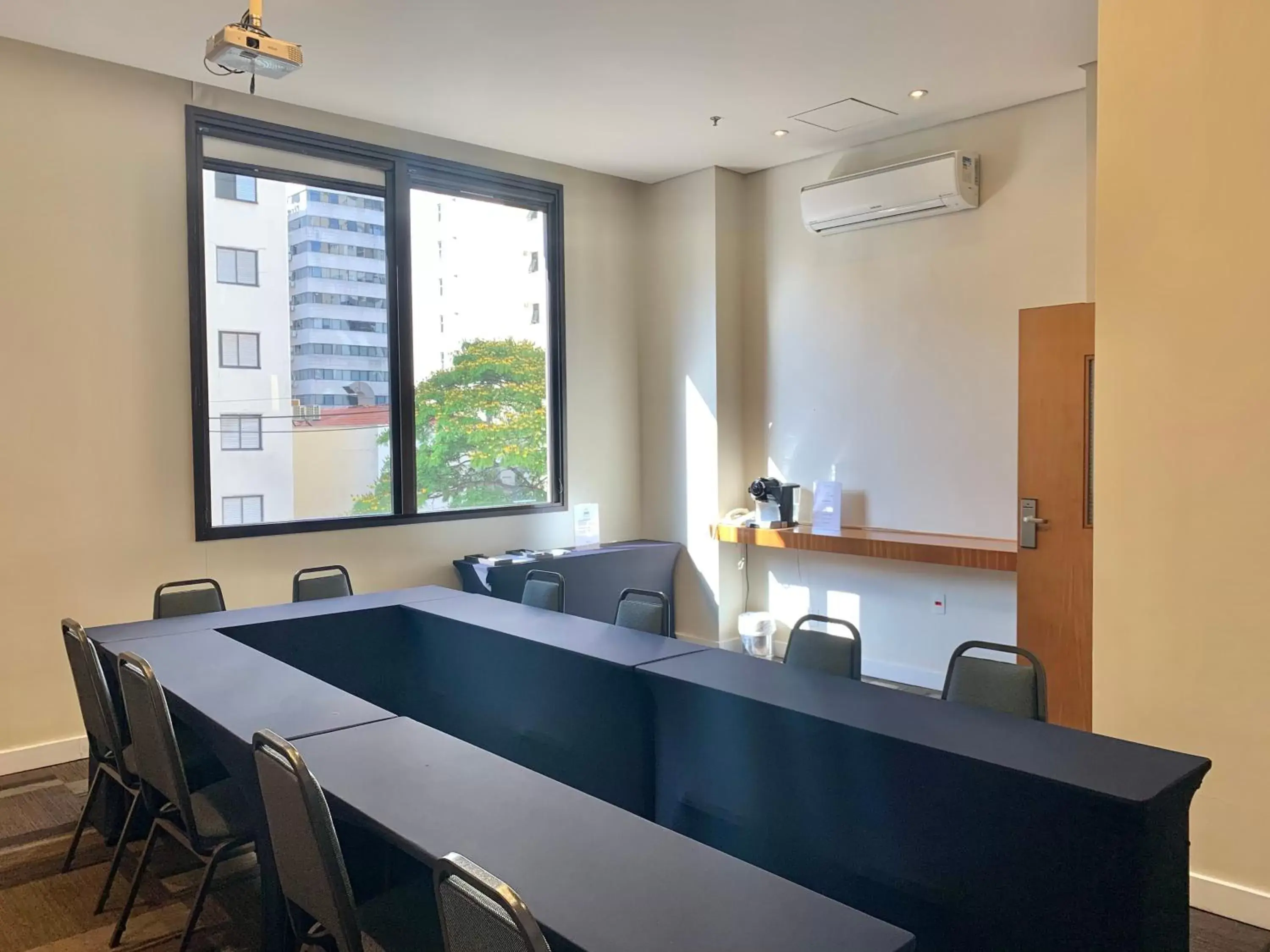 Meeting/conference room in Staybridge Suites São Paulo, an IHG Hotel