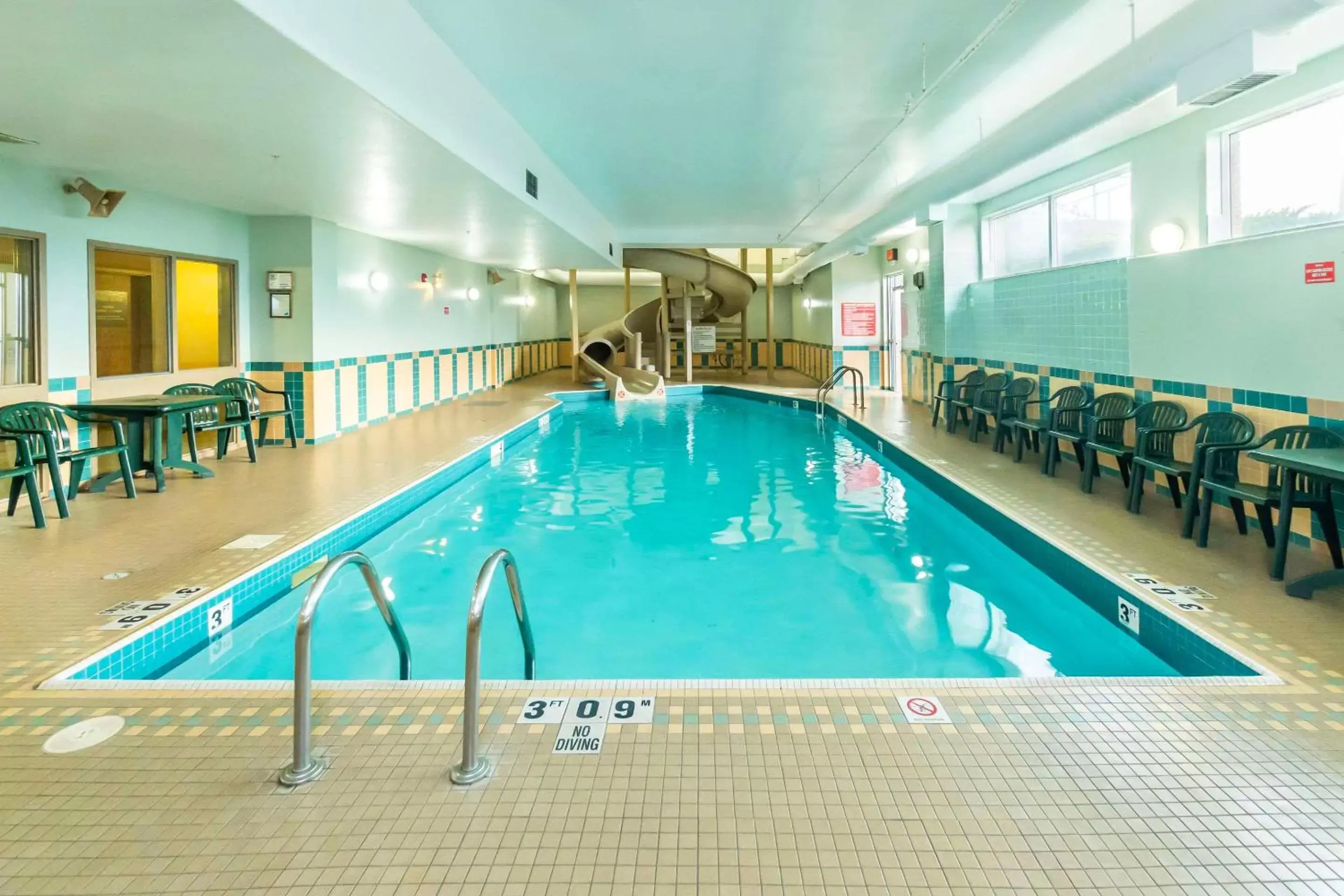 Swimming Pool in Comfort Inn & Suites Salmon Arm