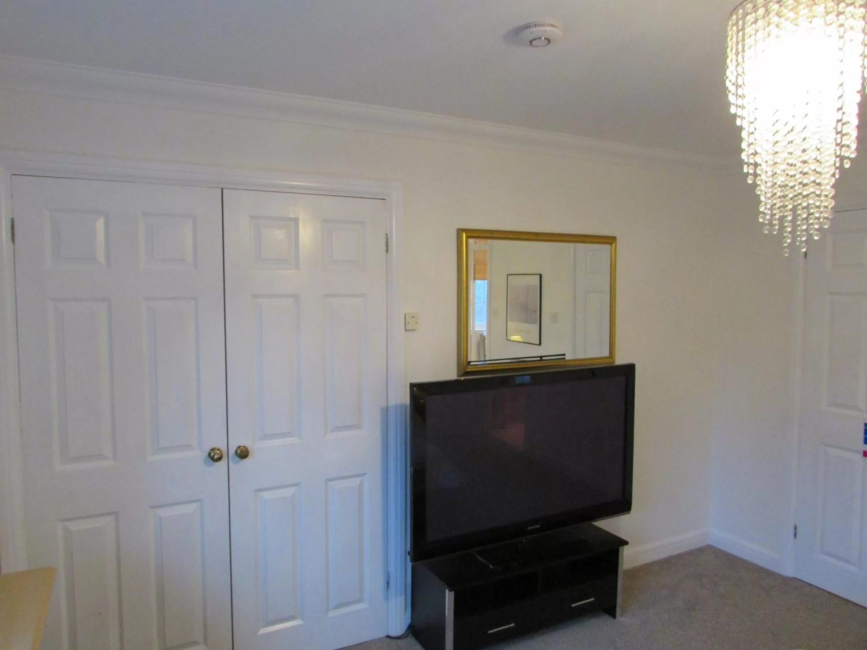 TV and multimedia, TV/Entertainment Center in SleepNeat