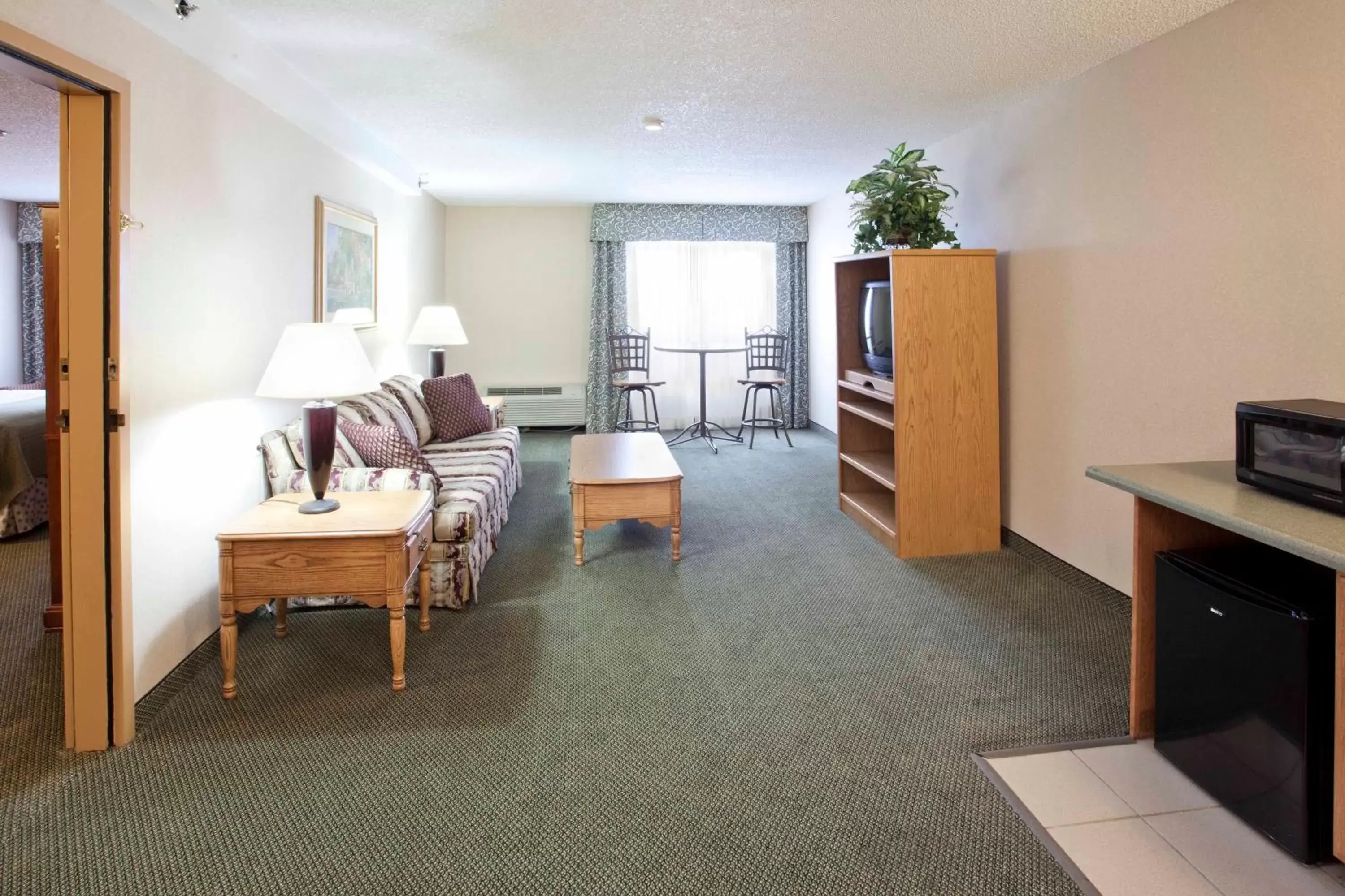 Living room, Seating Area in Holiday Inn Great Falls-Convention Center, an IHG Hotel