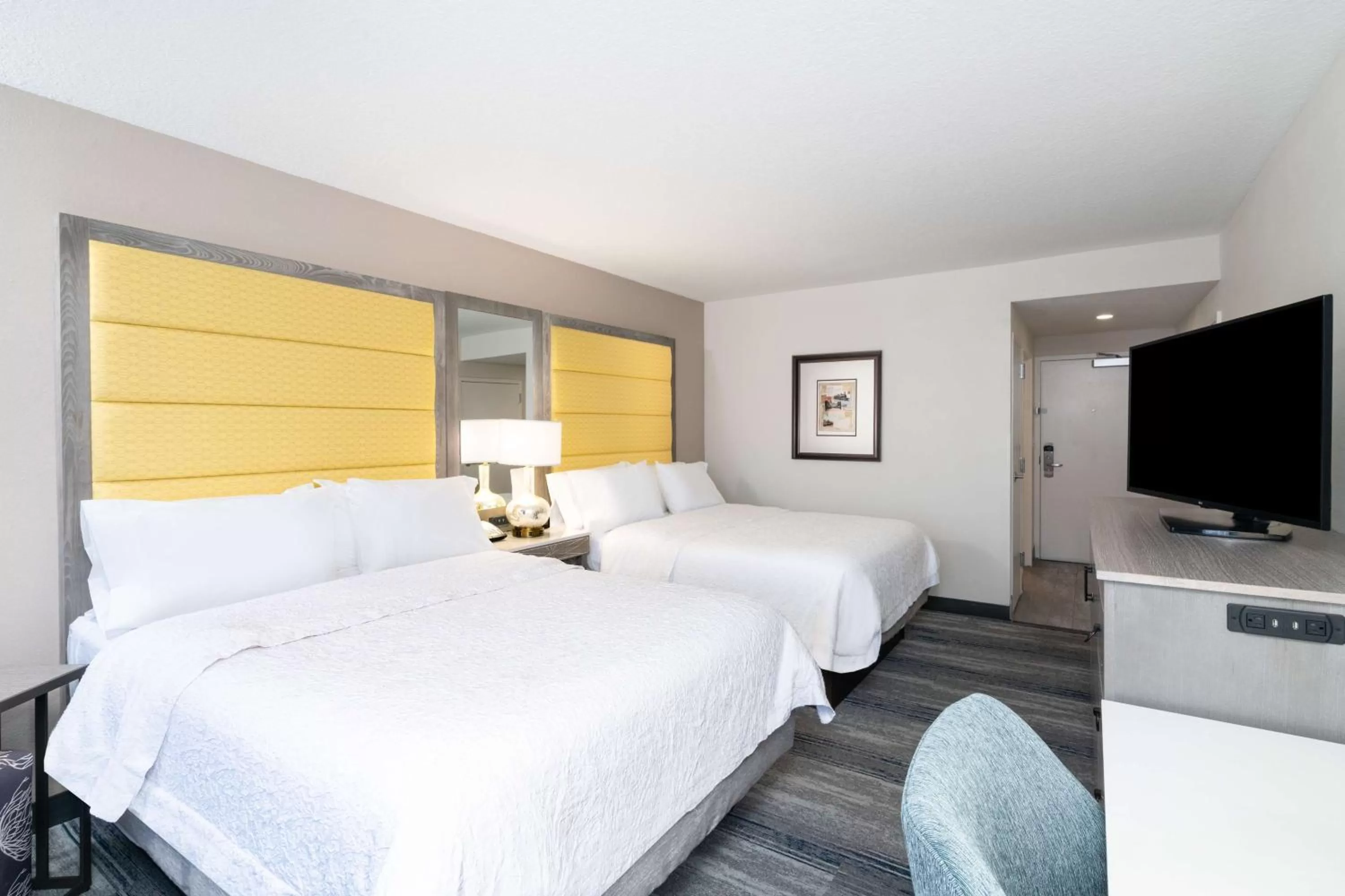 Bed in Hampton Inn & Suites Amelia Island-Historic Harbor Front