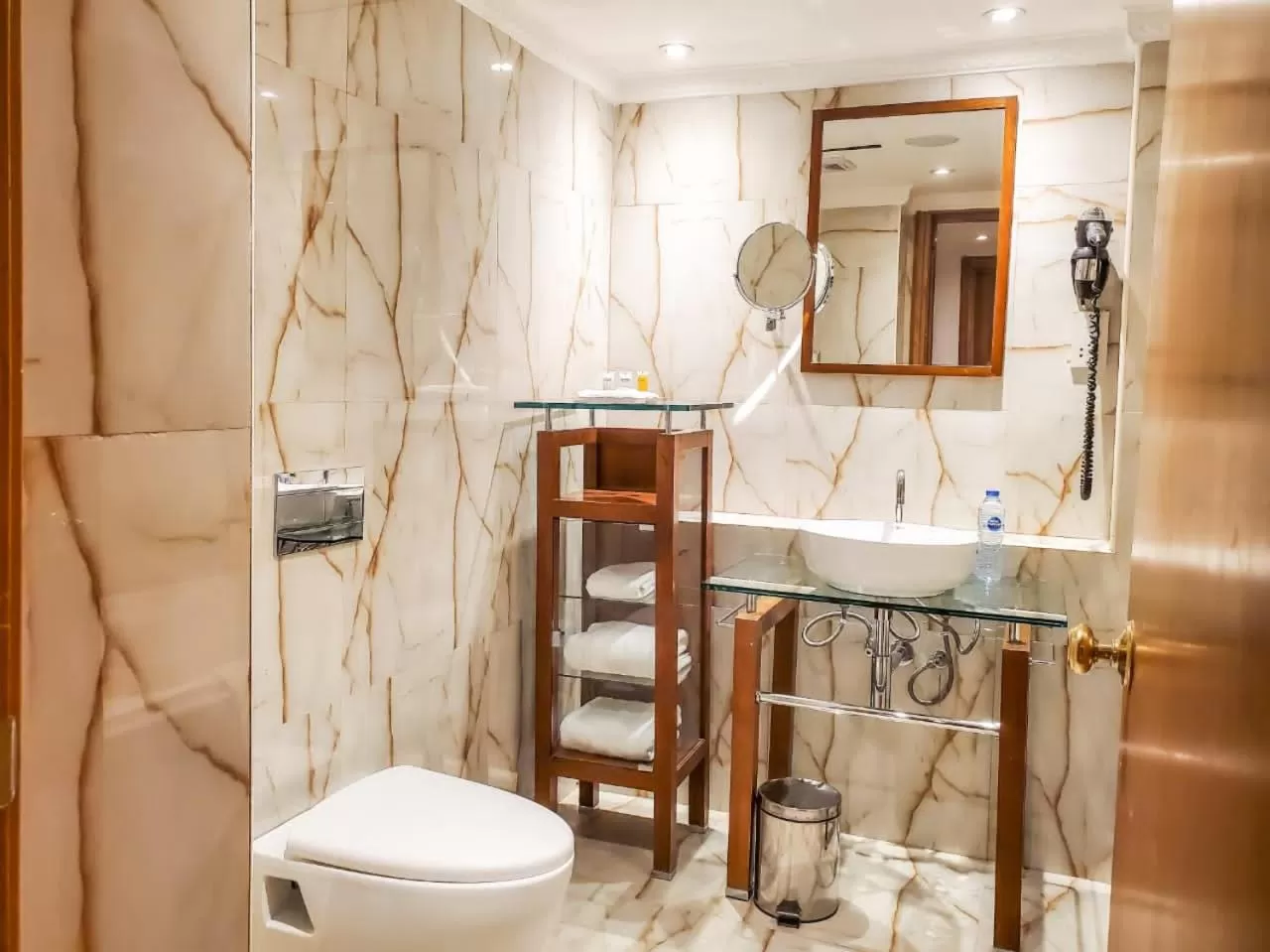 Studio in Victoria Crown Plaza Hotel