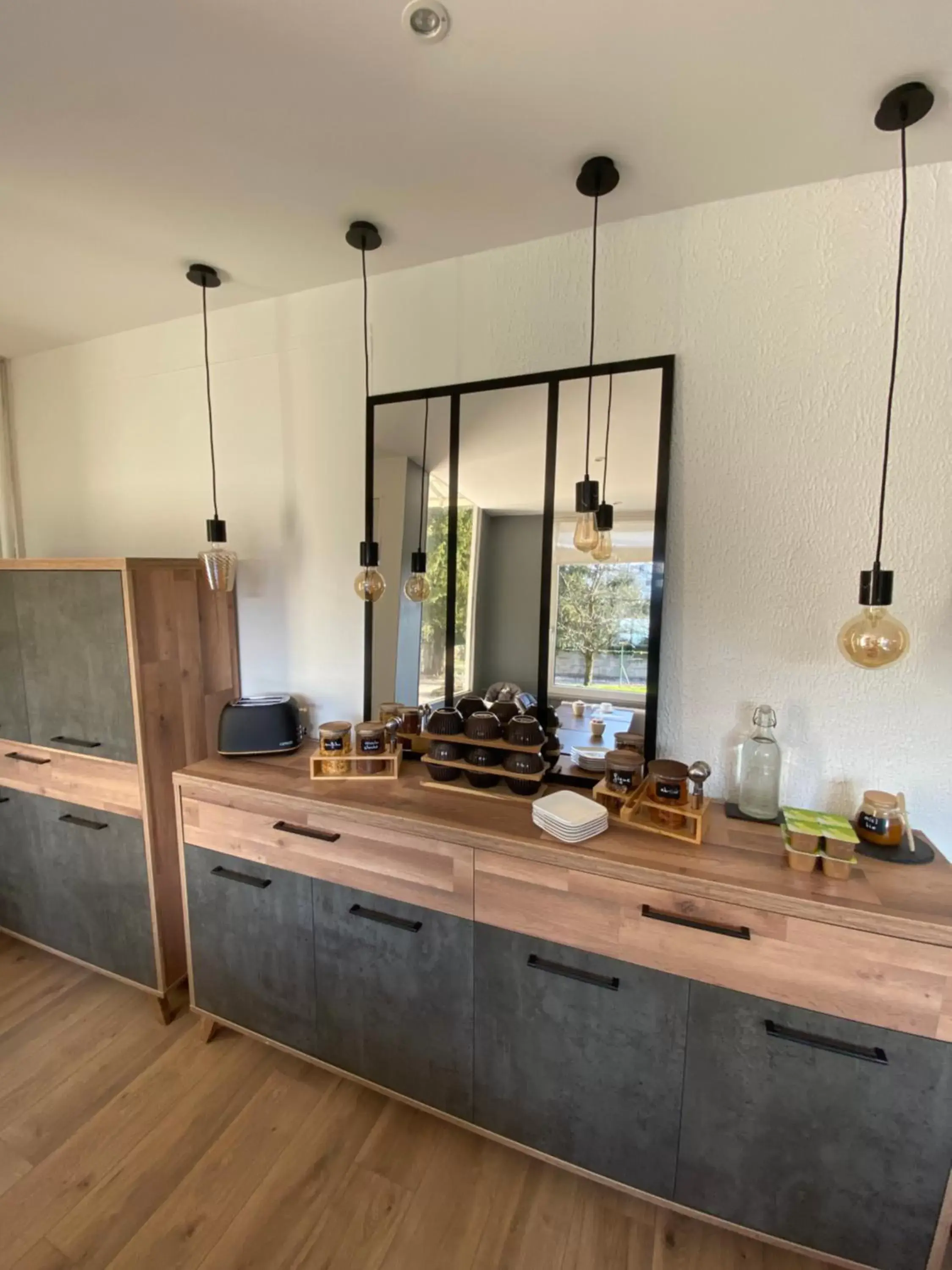 Breakfast, Kitchen/Kitchenette in Hôtel Le Picardy