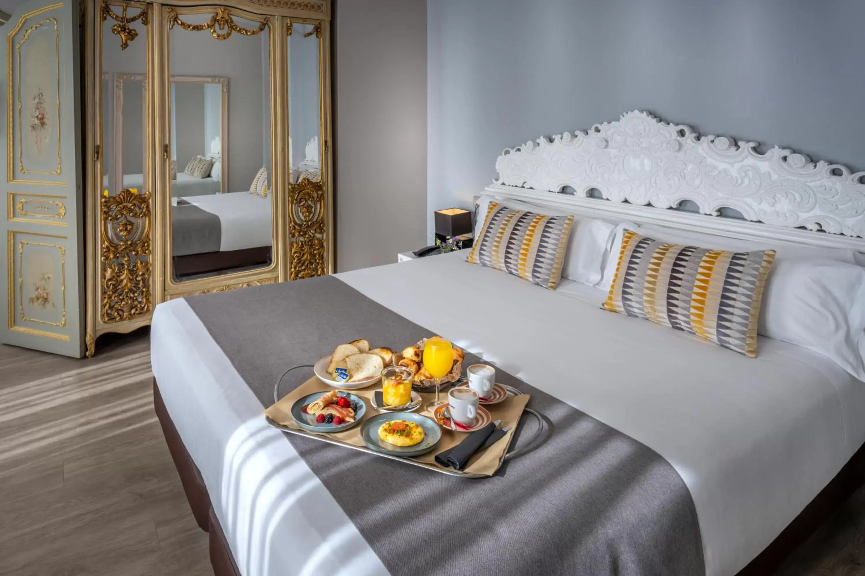 Photo of the whole room, Bed in Hotel Serhs Rivoli Rambla