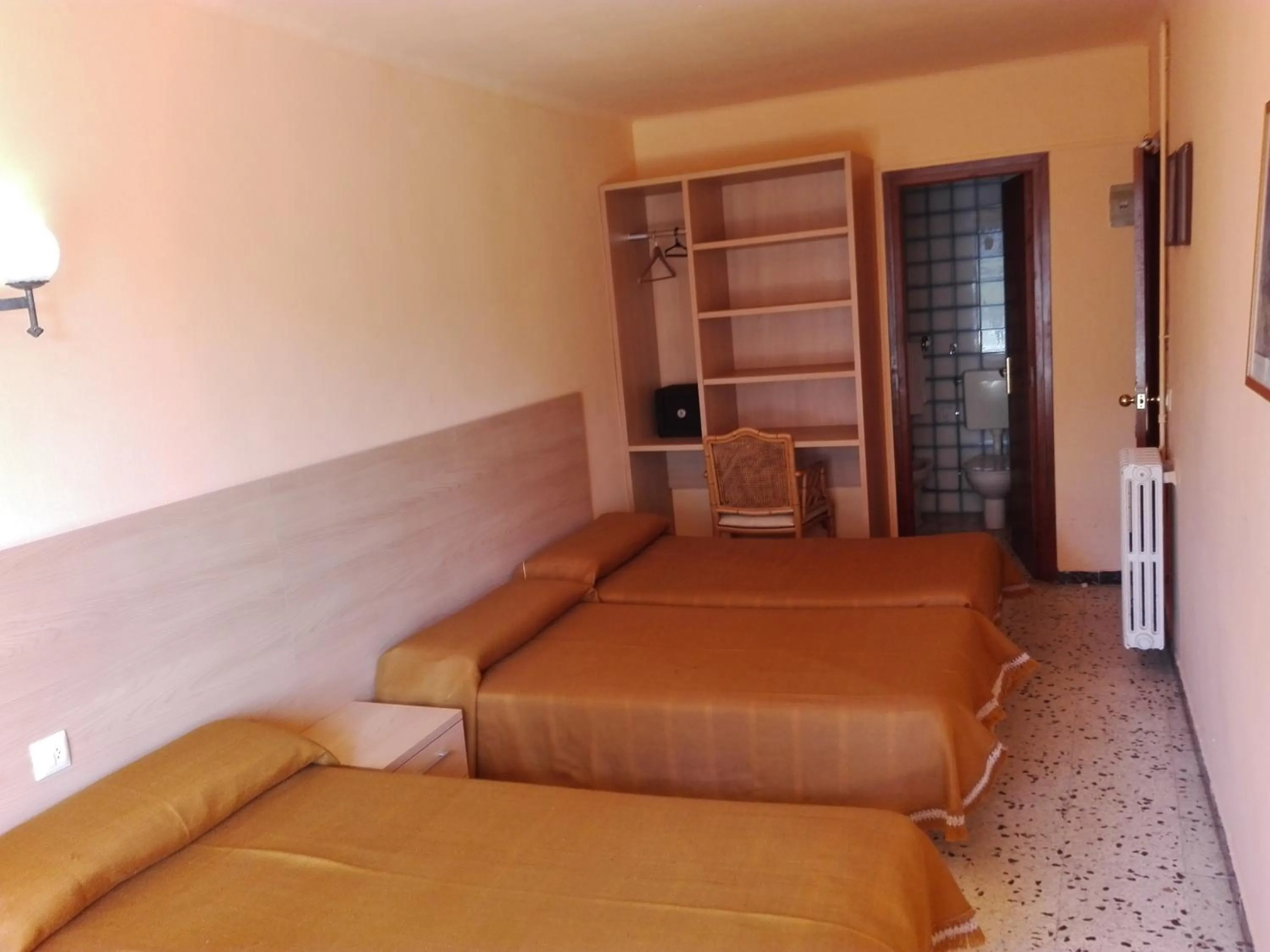 Photo of the whole room, Bed in Raco d'en Pepe