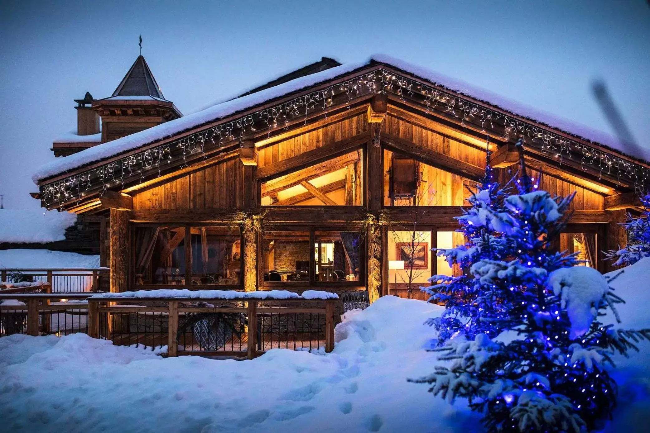 Property building, Winter in Hotel Restaurant La Bouitte - Relais & Châteaux - 3 étoiles Michelin