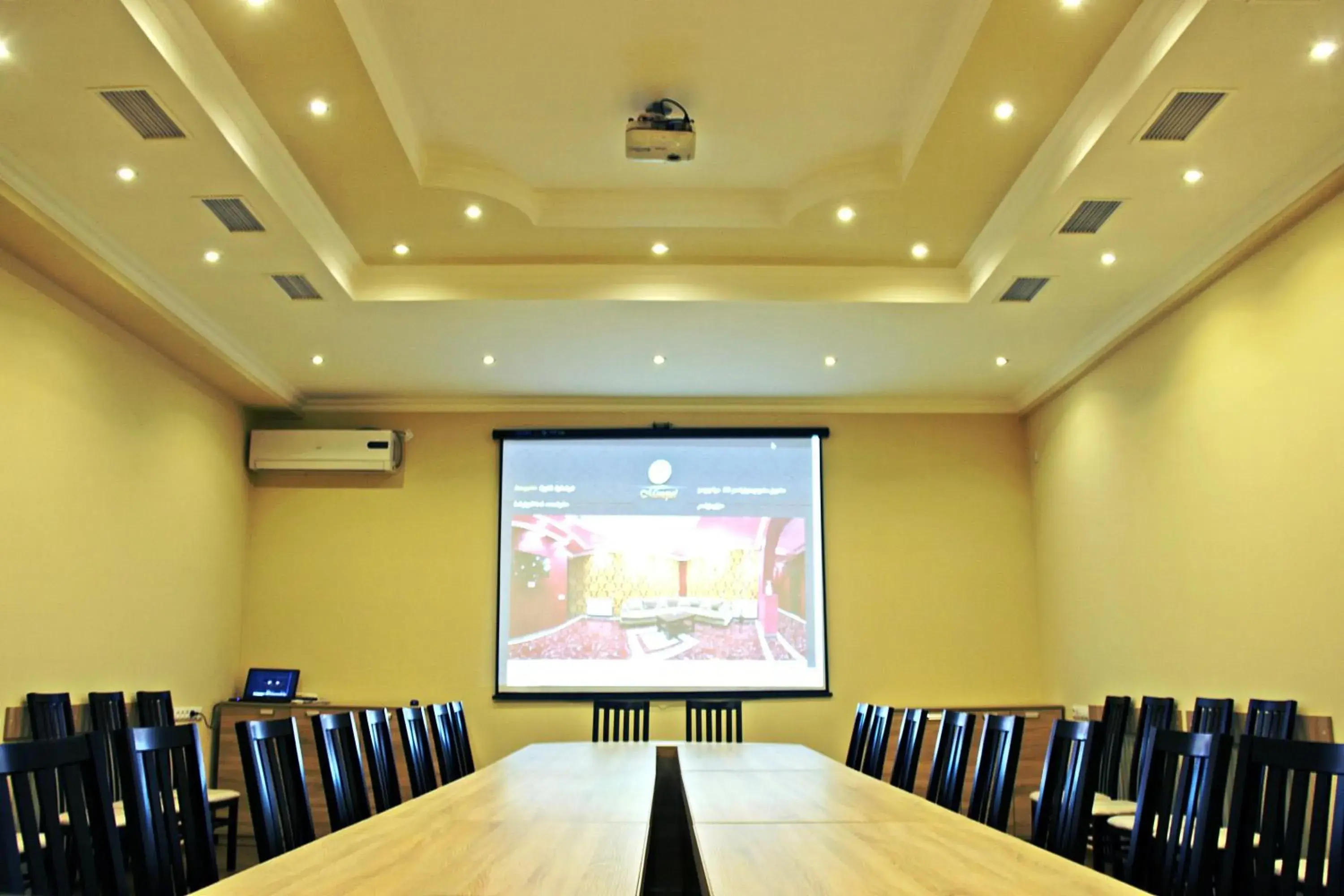 Restaurant/places to eat, Business Area/Conference Room in Hotel Monopoli Kutaisi