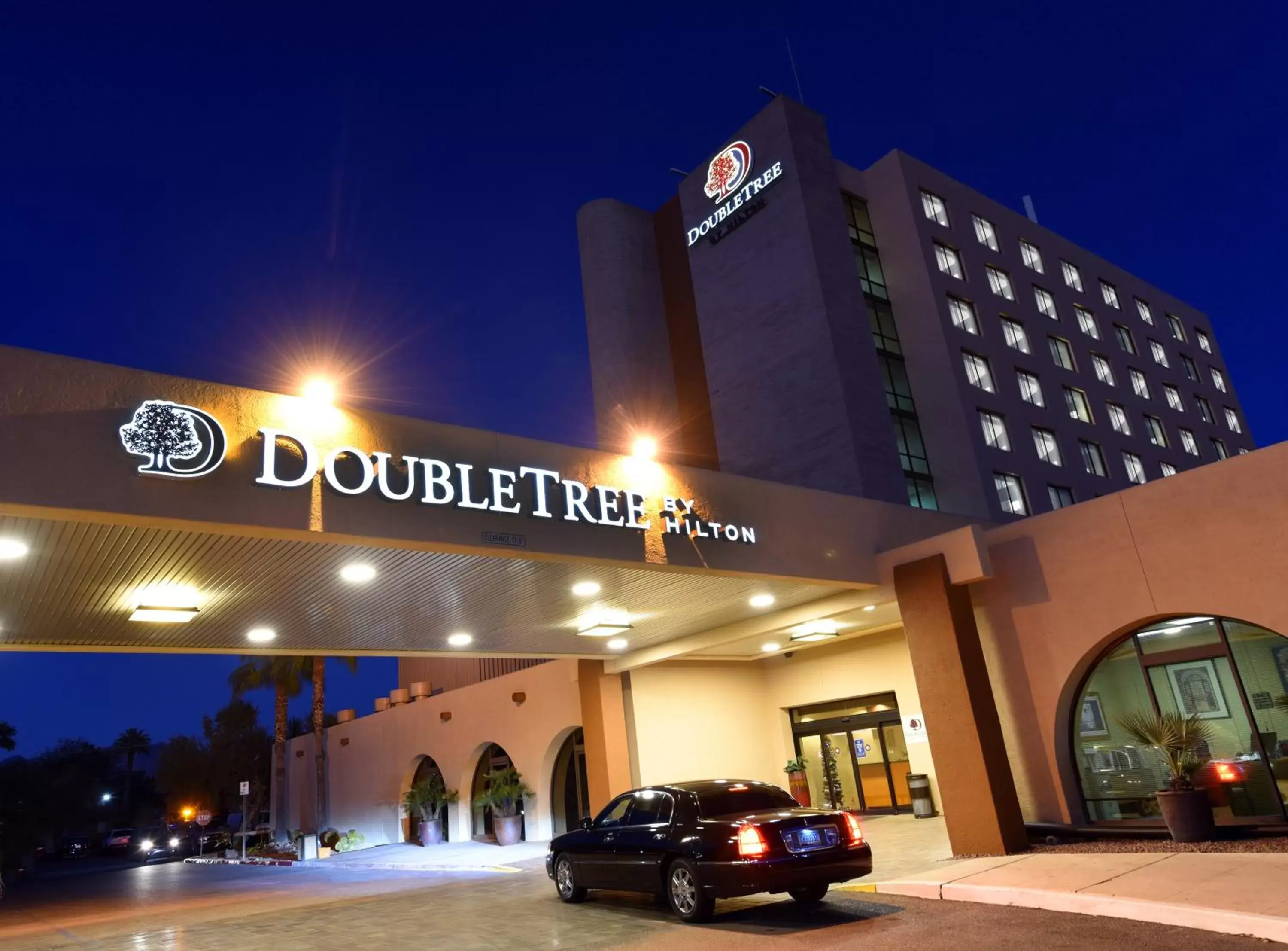 Property building in DoubleTree by Hilton Tucson-Reid Park