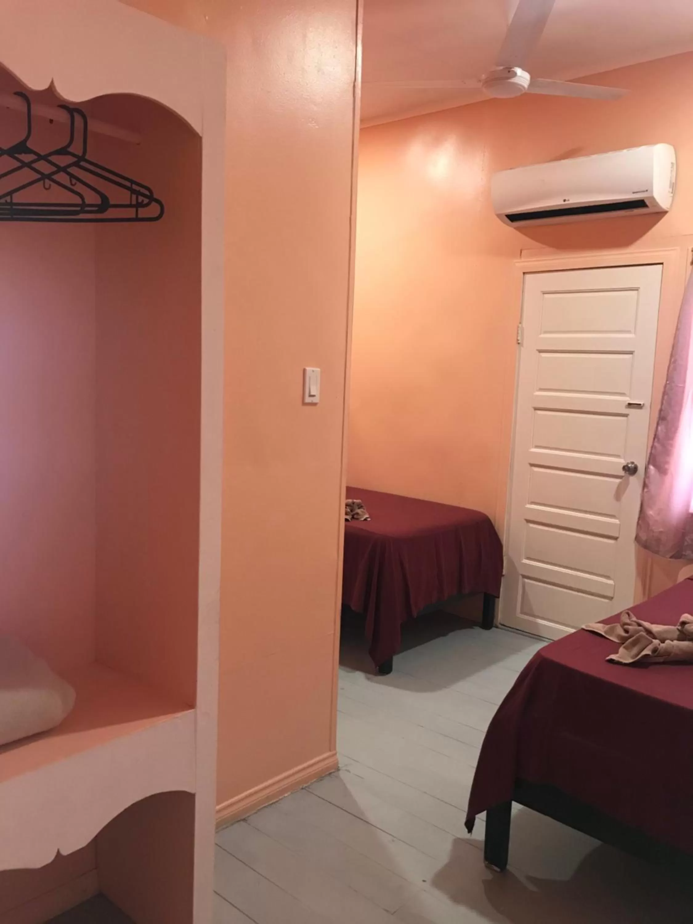 Photo of the whole room, Bed in Tropical Paradise Express