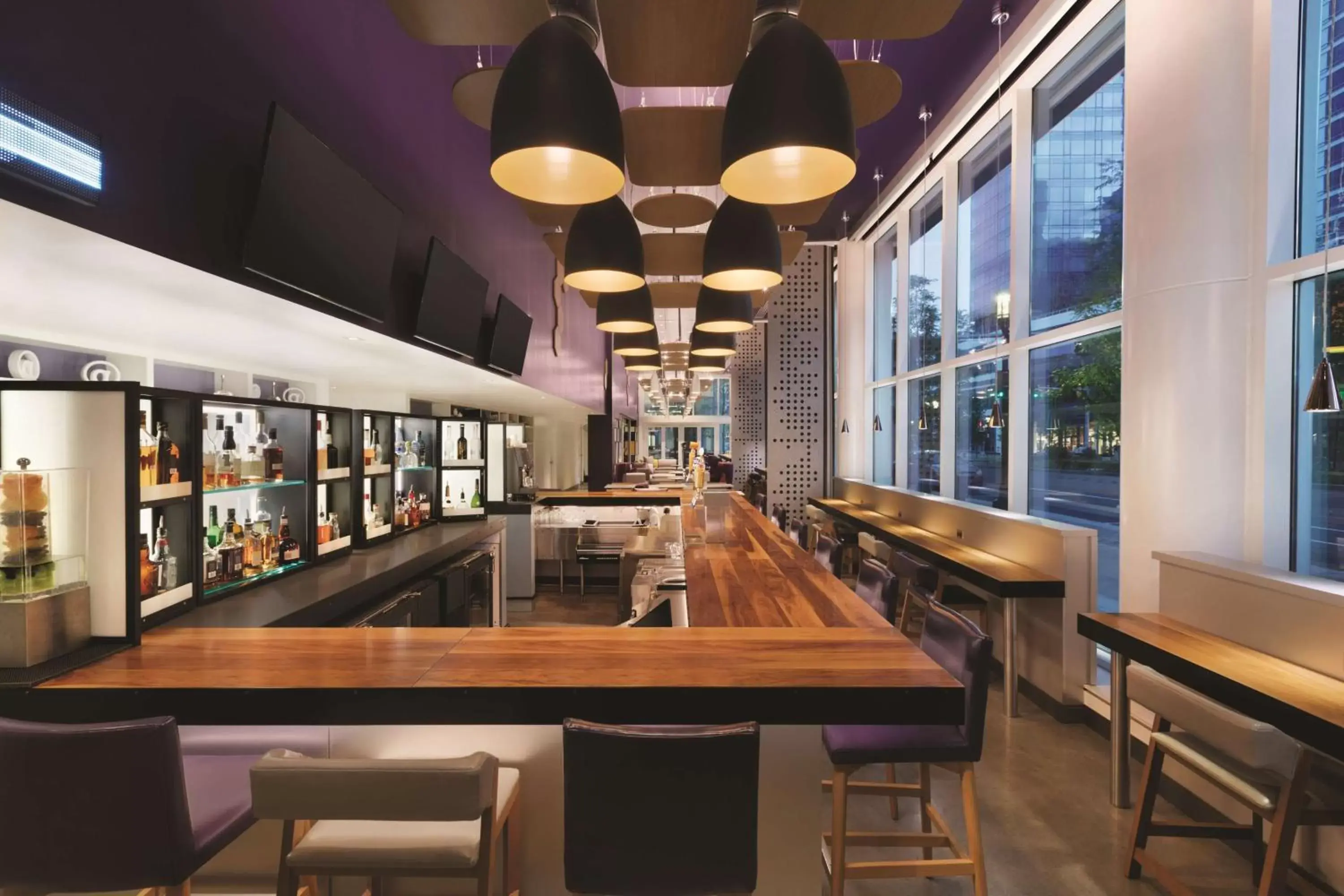 Restaurant/places to eat, Lounge/Bar in YOTEL Boston