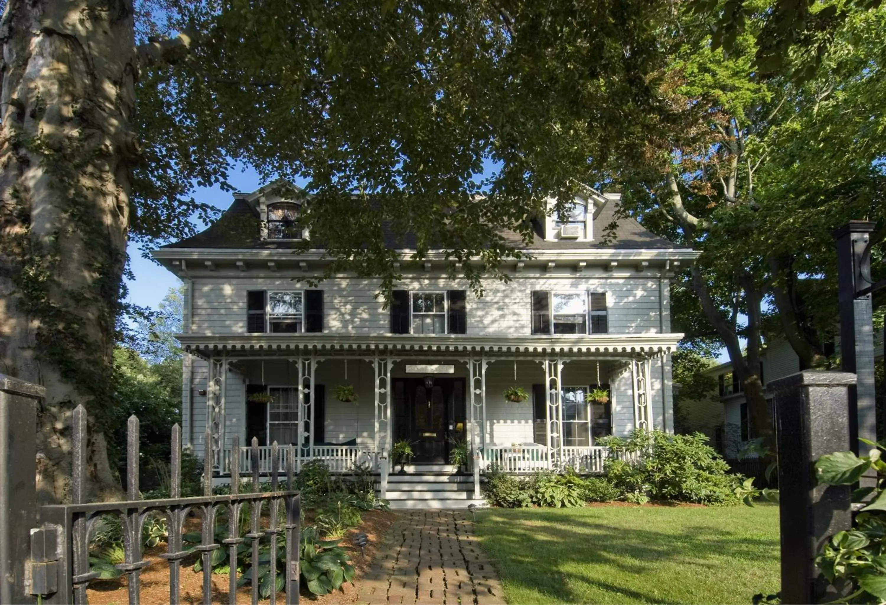 Facade/entrance, Property Building in Marshall Slocum Inn