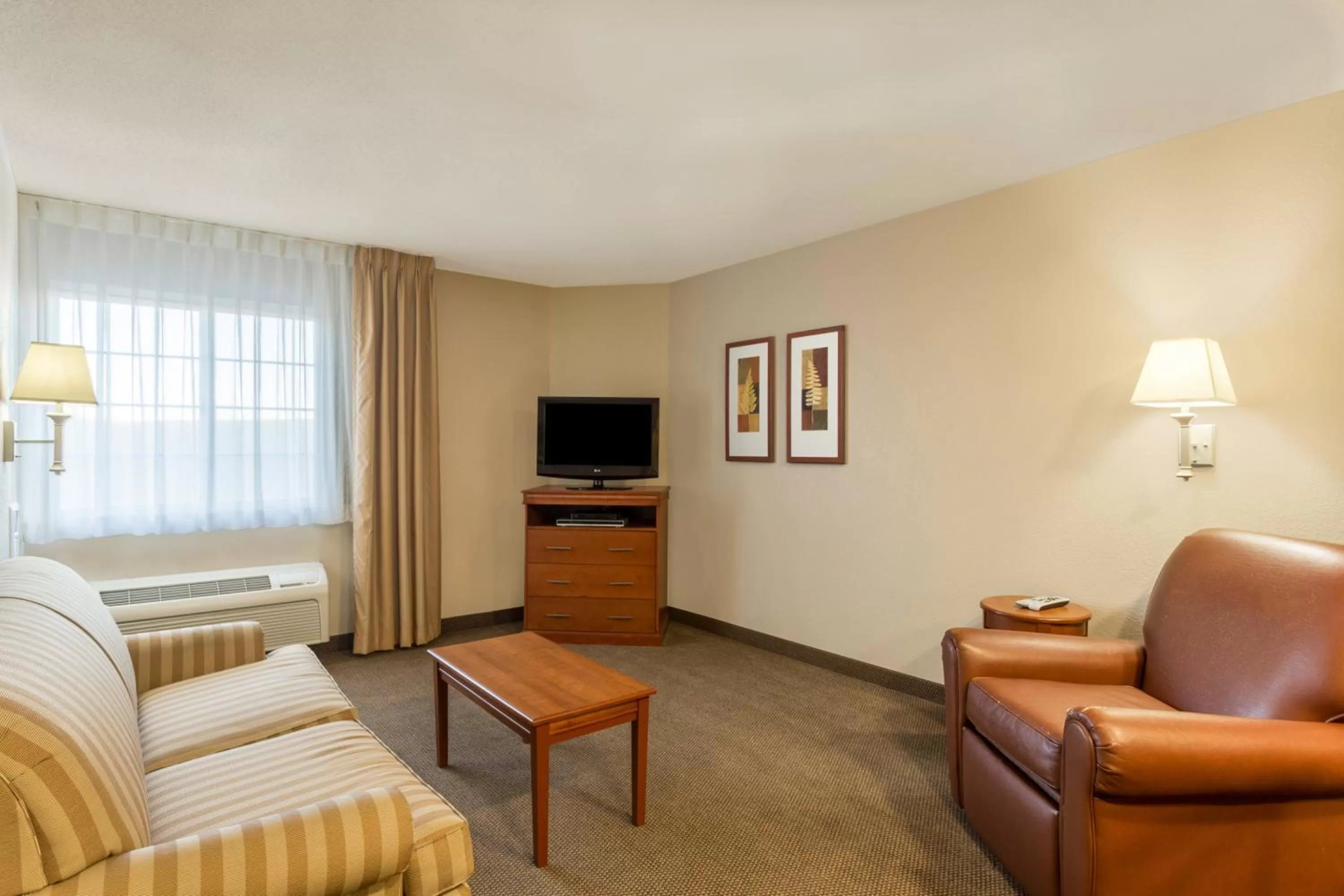 Photo of the whole room, Bed in Candlewood Suites Nogales by IHG