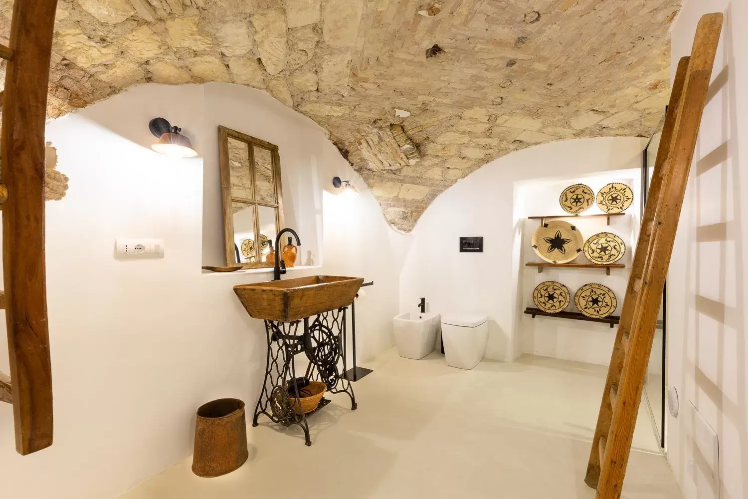 Bathroom, Dining Area in Crobi Museum and Suites