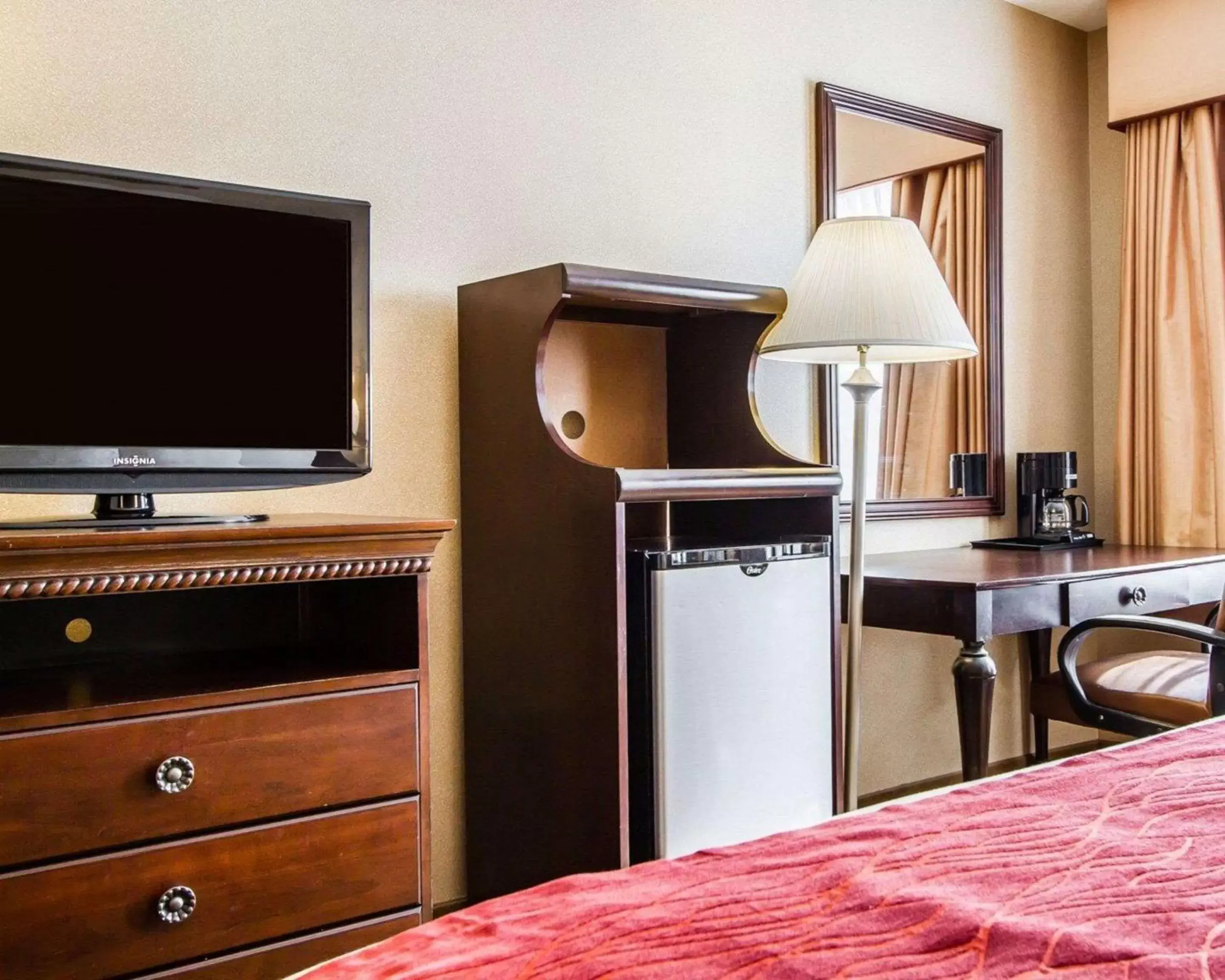 Photo of the whole room, TV/Entertainment Center in Comfort Inn & Suites Scarborough