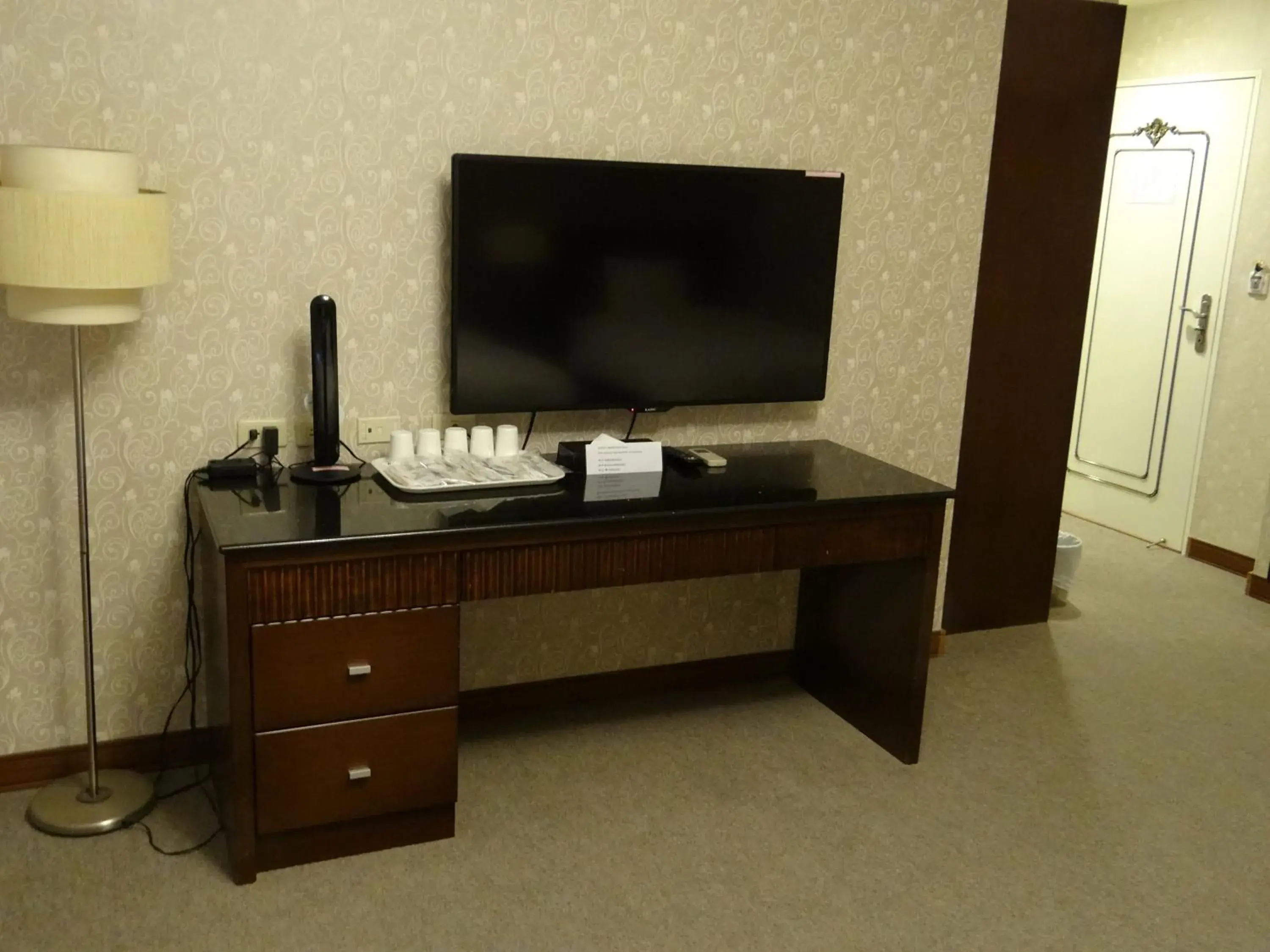 Library, TV/Entertainment Center in Wu Zhou Hotel