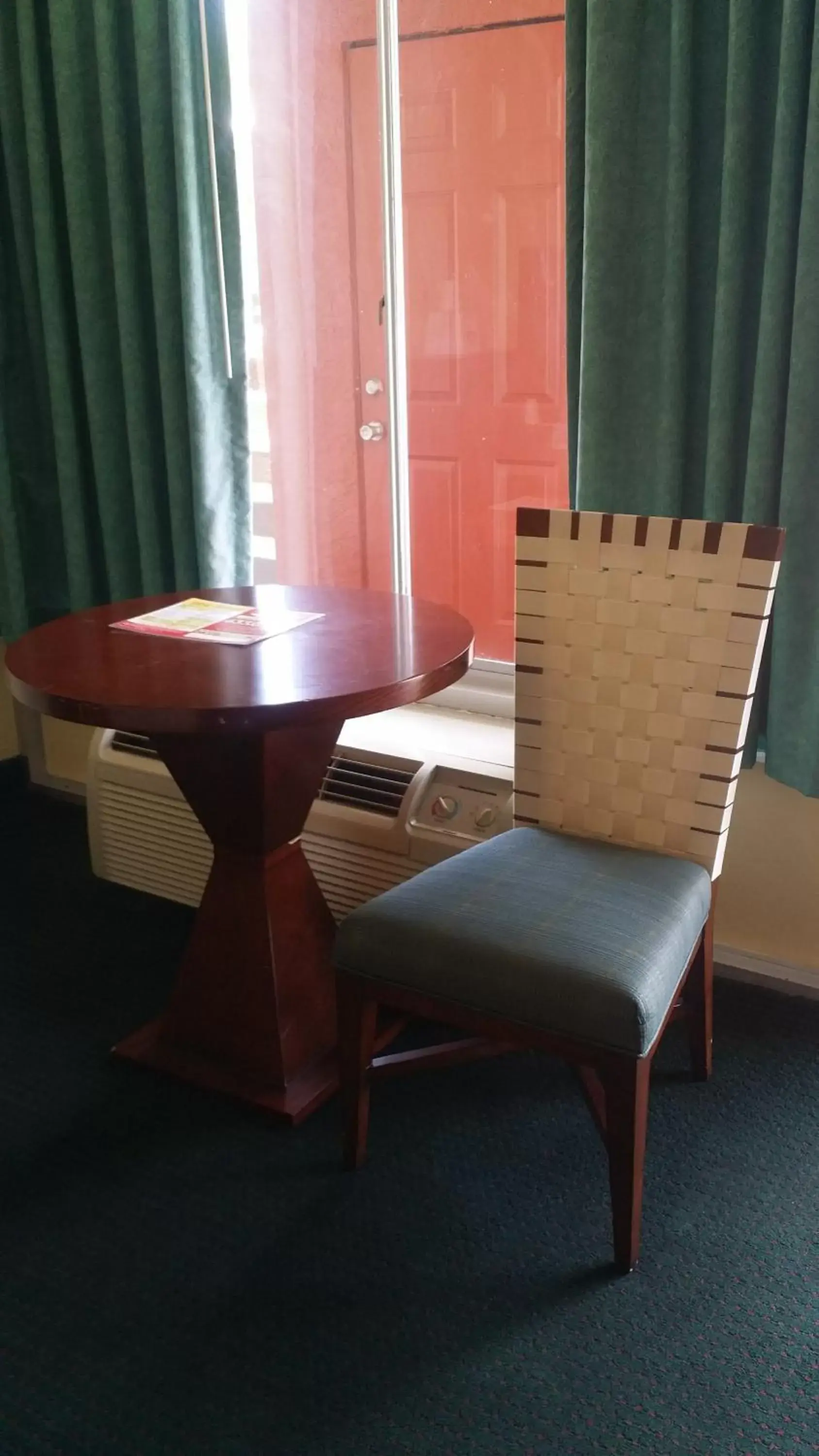 Seating Area in Days Inn by Wyndham Cocoa Cruiseport West At I-95/524