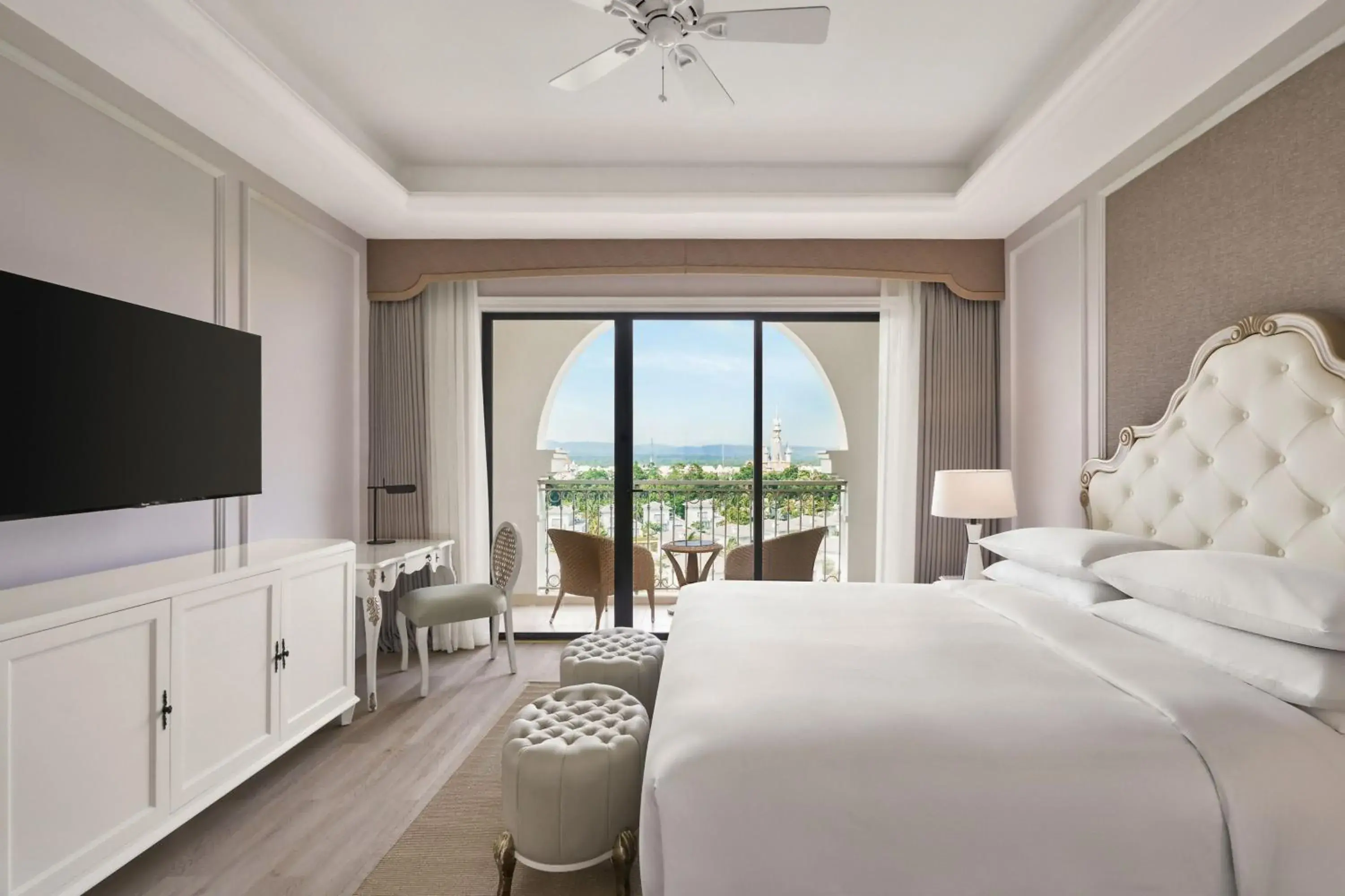 Bedroom in Sheraton Phu Quoc Long Beach Resort