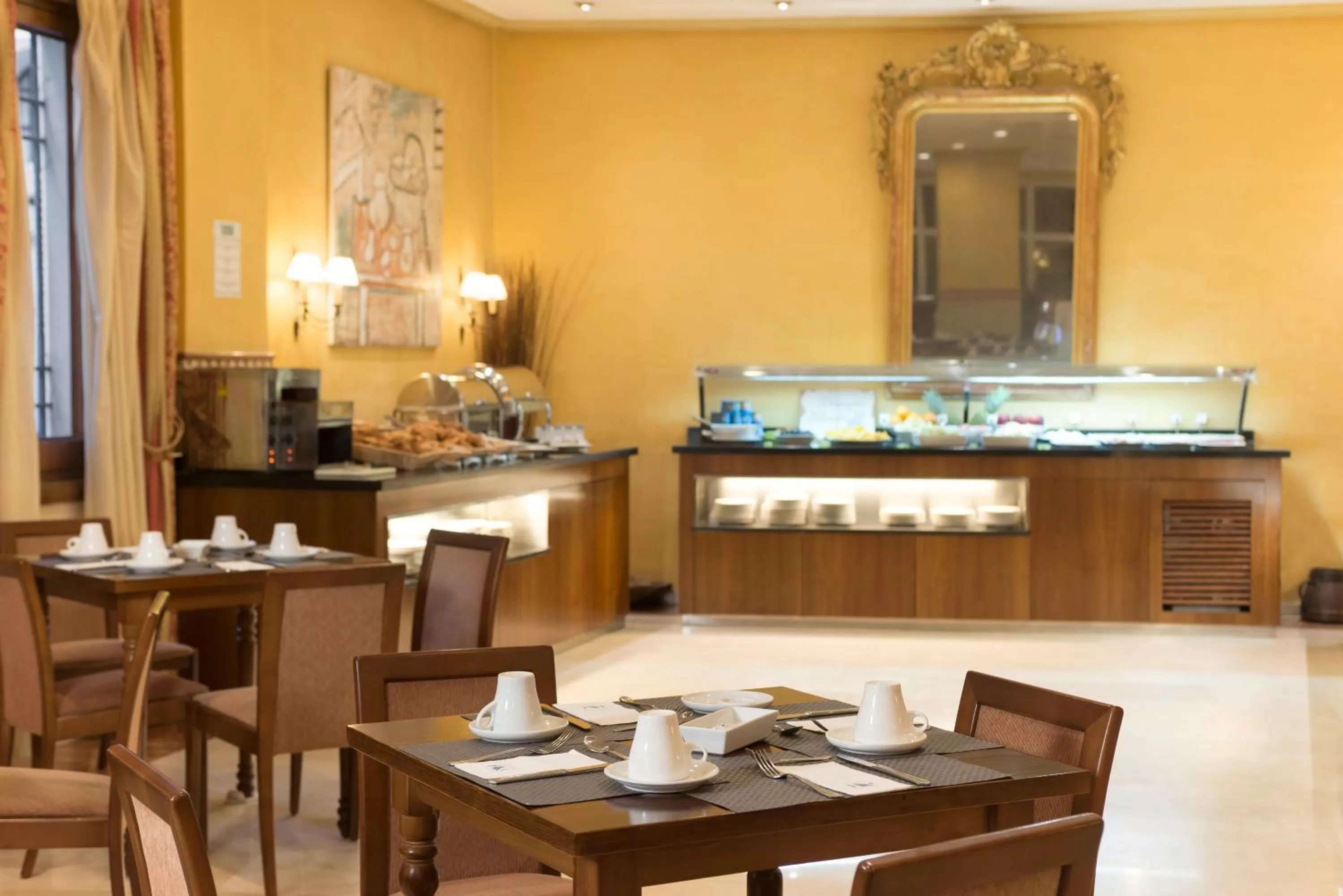 Lounge or bar in Eurostars Maimonides