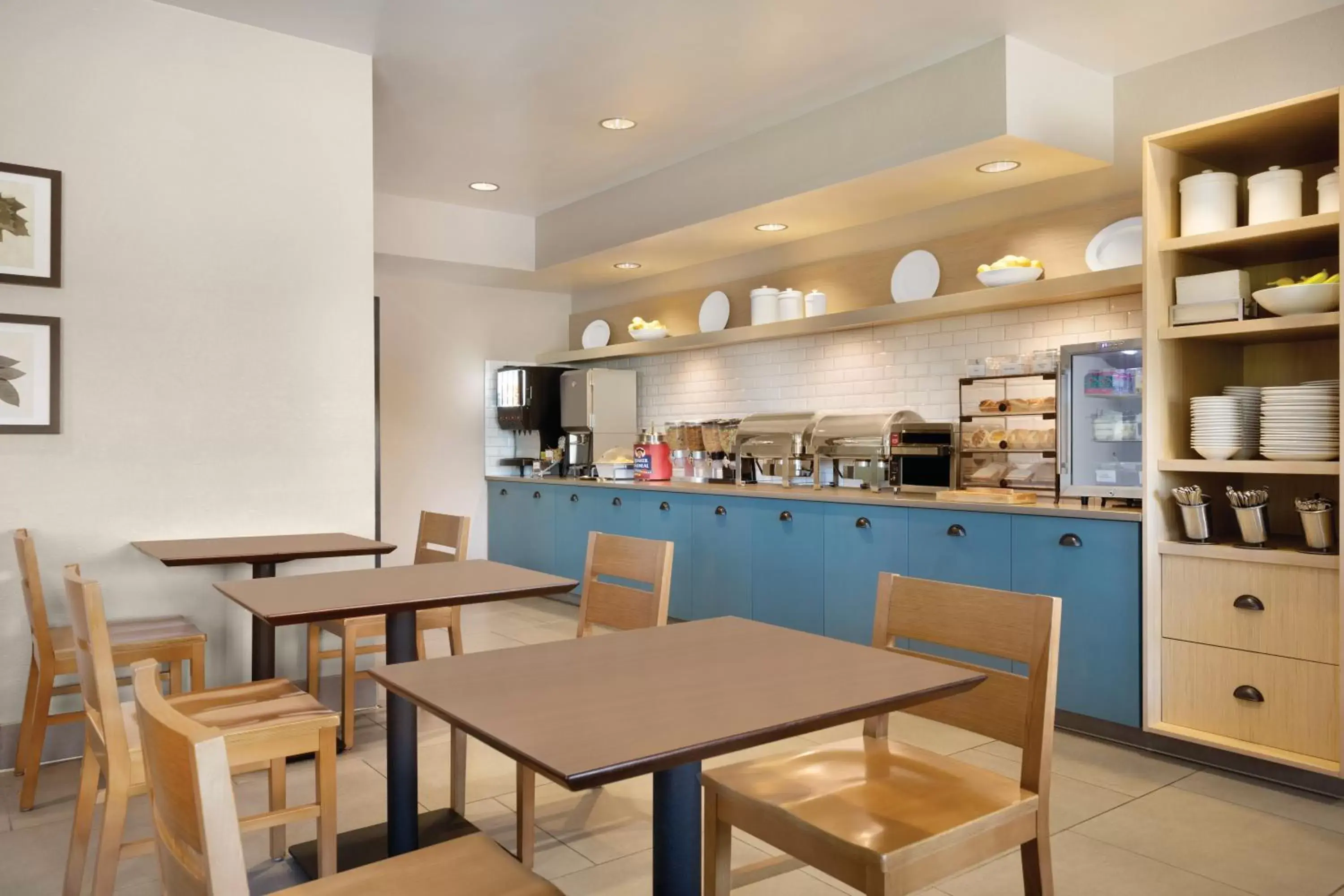 Buffet breakfast in Country Inn & Suites by Radisson, Brooklyn Park - Brooklyn Center, MN Buffet breakfast in Country Inn & Suites by Radisson, Brooklyn Park - Brooklyn Center, MN