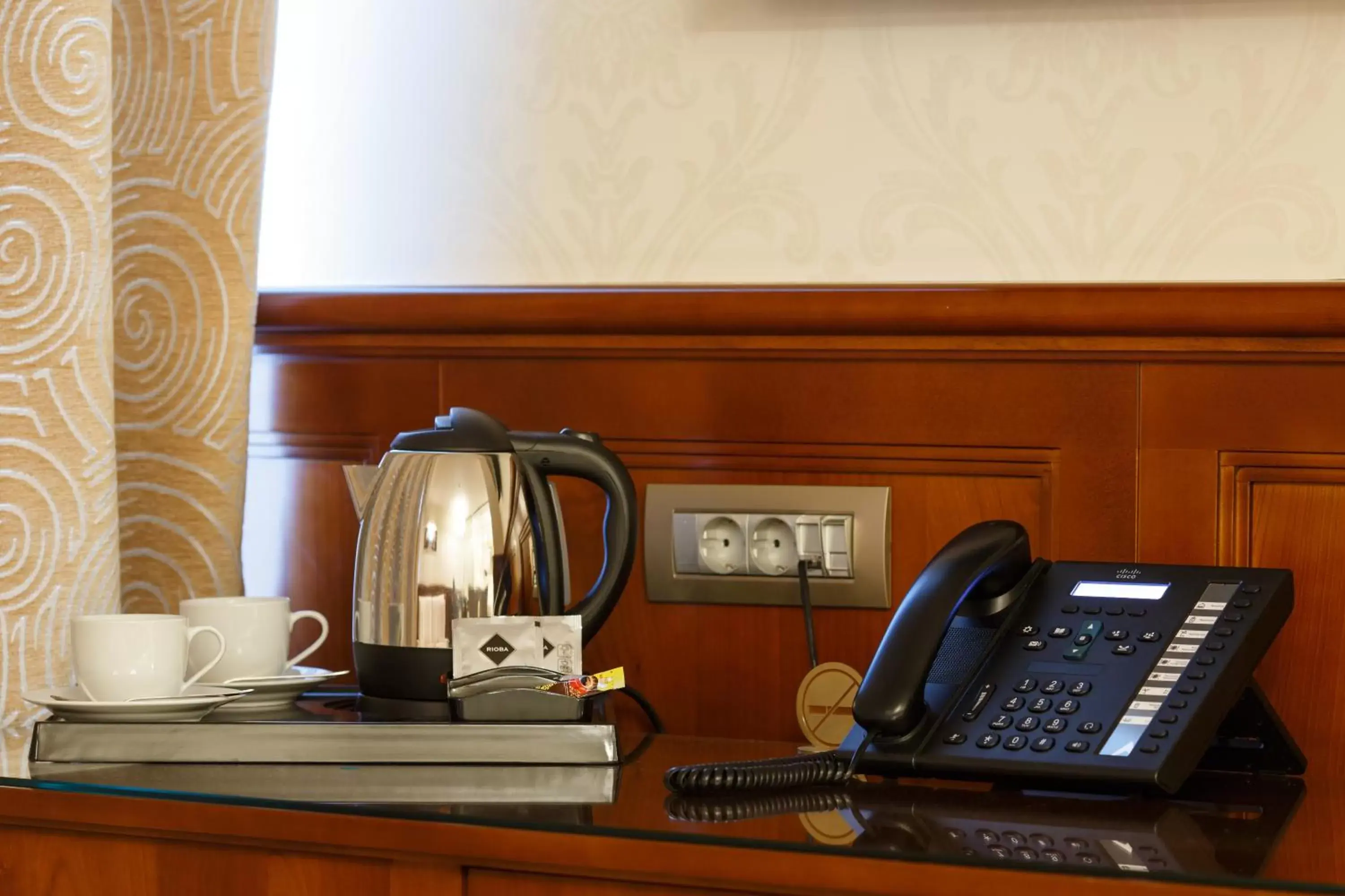 Coffee/tea facilities in Hotel International Iasi