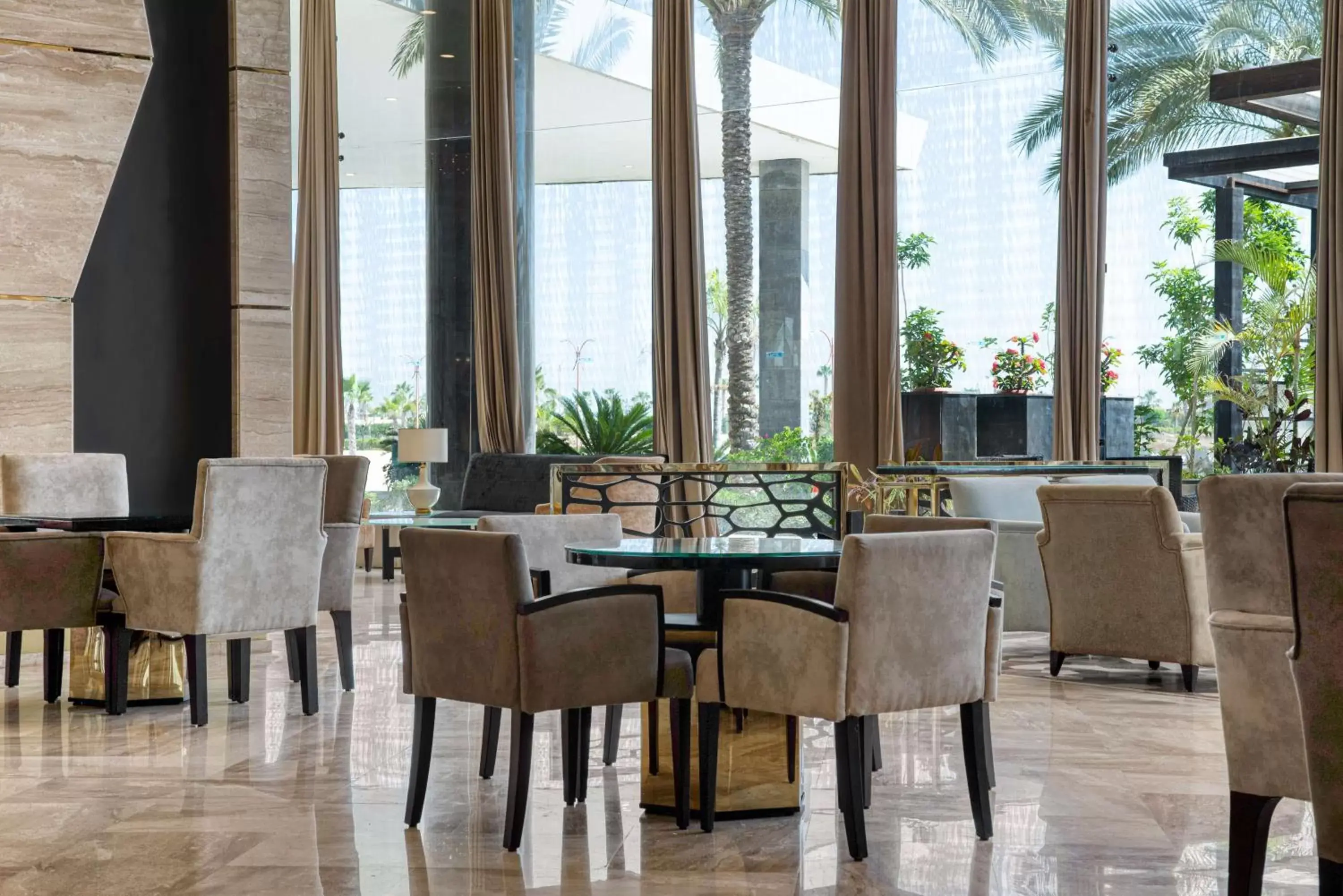 Lounge or bar, Restaurant/Places to Eat in Radisson Blu Hotel Alexandria