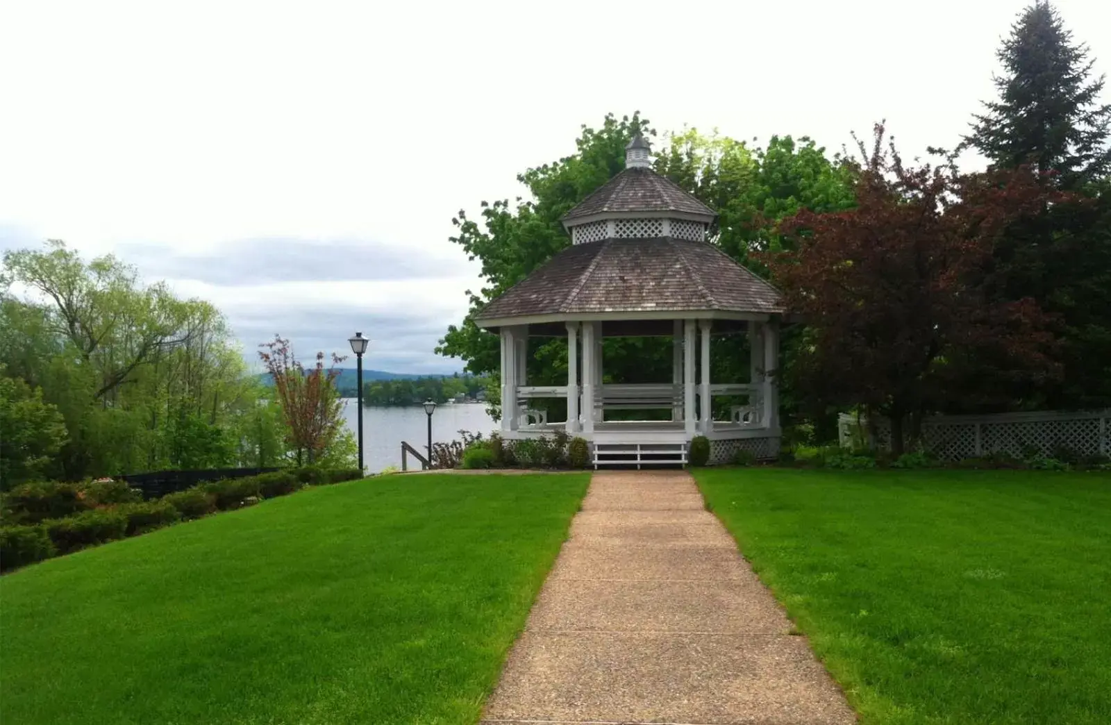 Spring, Garden in Wolfeboro Inn