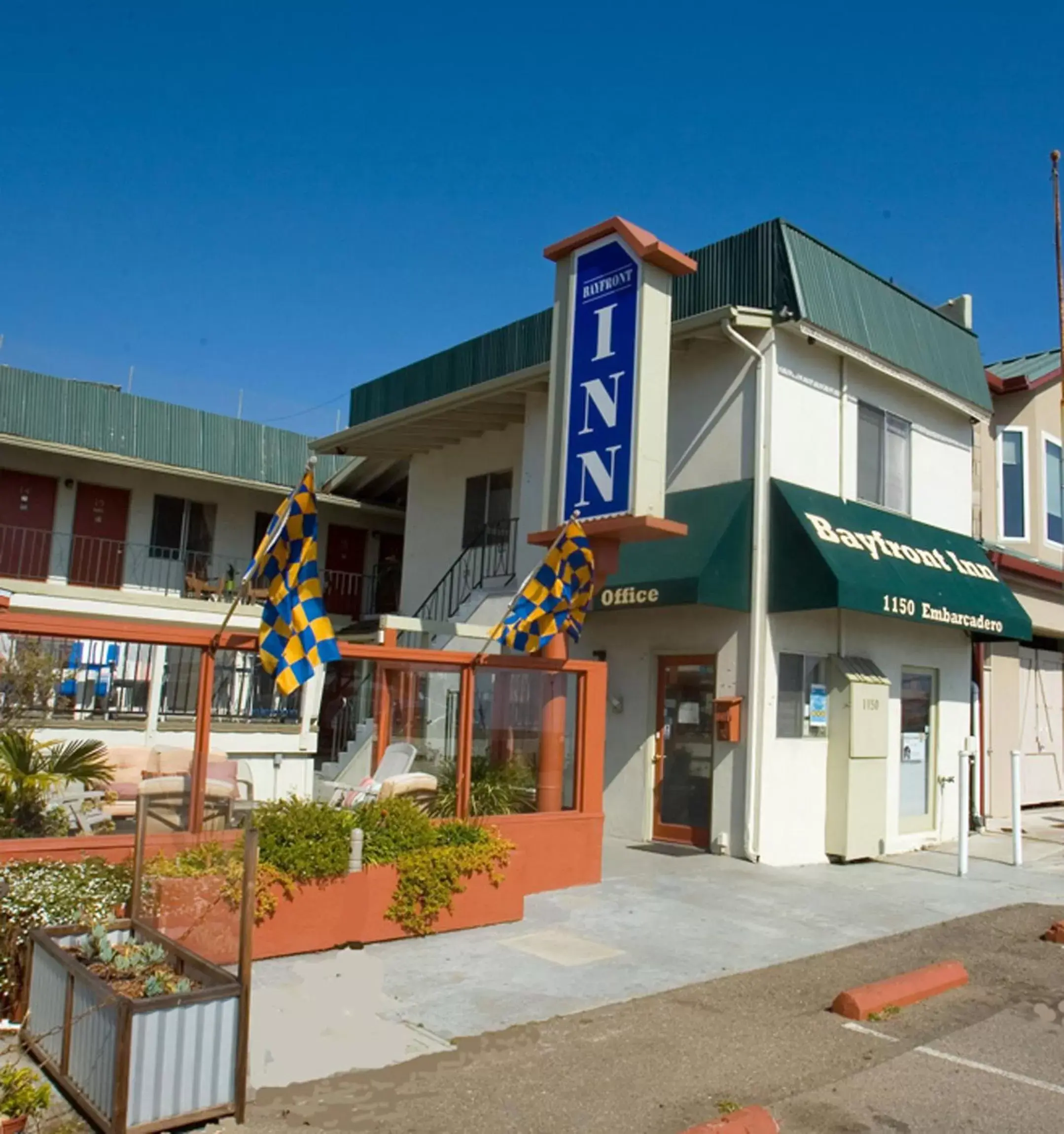 Facade/entrance, Property Building in Bayfront Inn