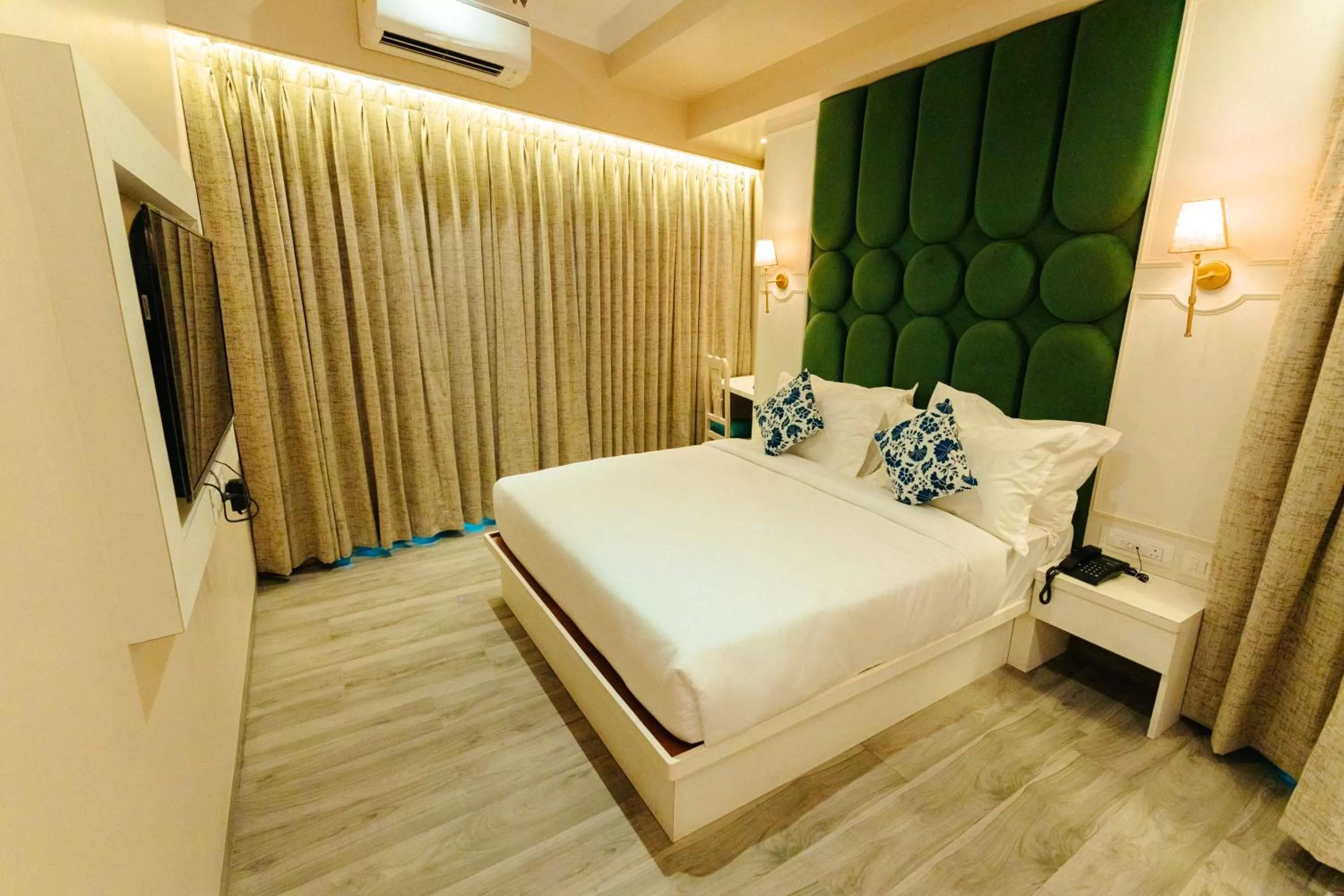 Bed in Arnna Hotel- Goregaon East