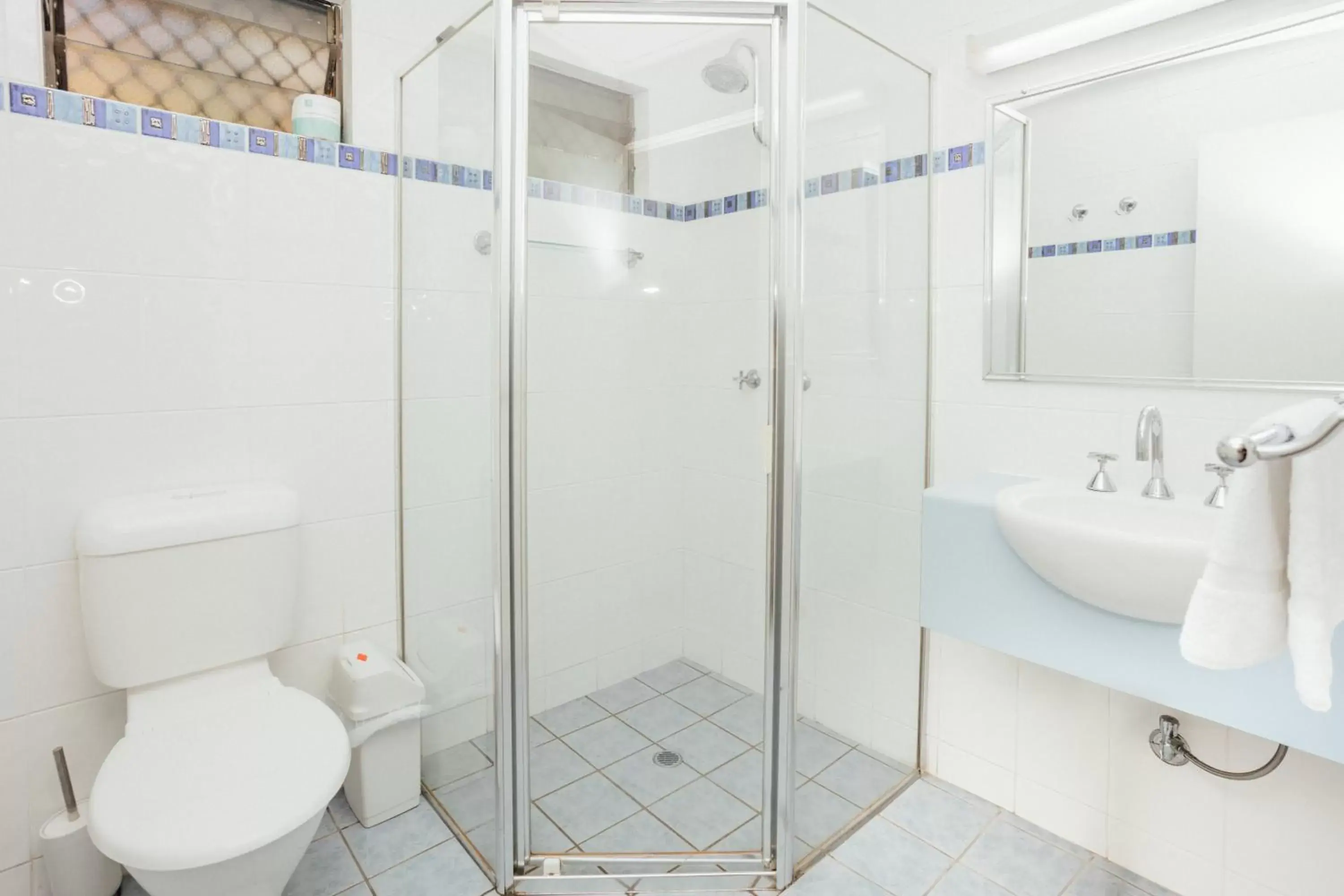 Bathroom in Billabong Lodge Motel