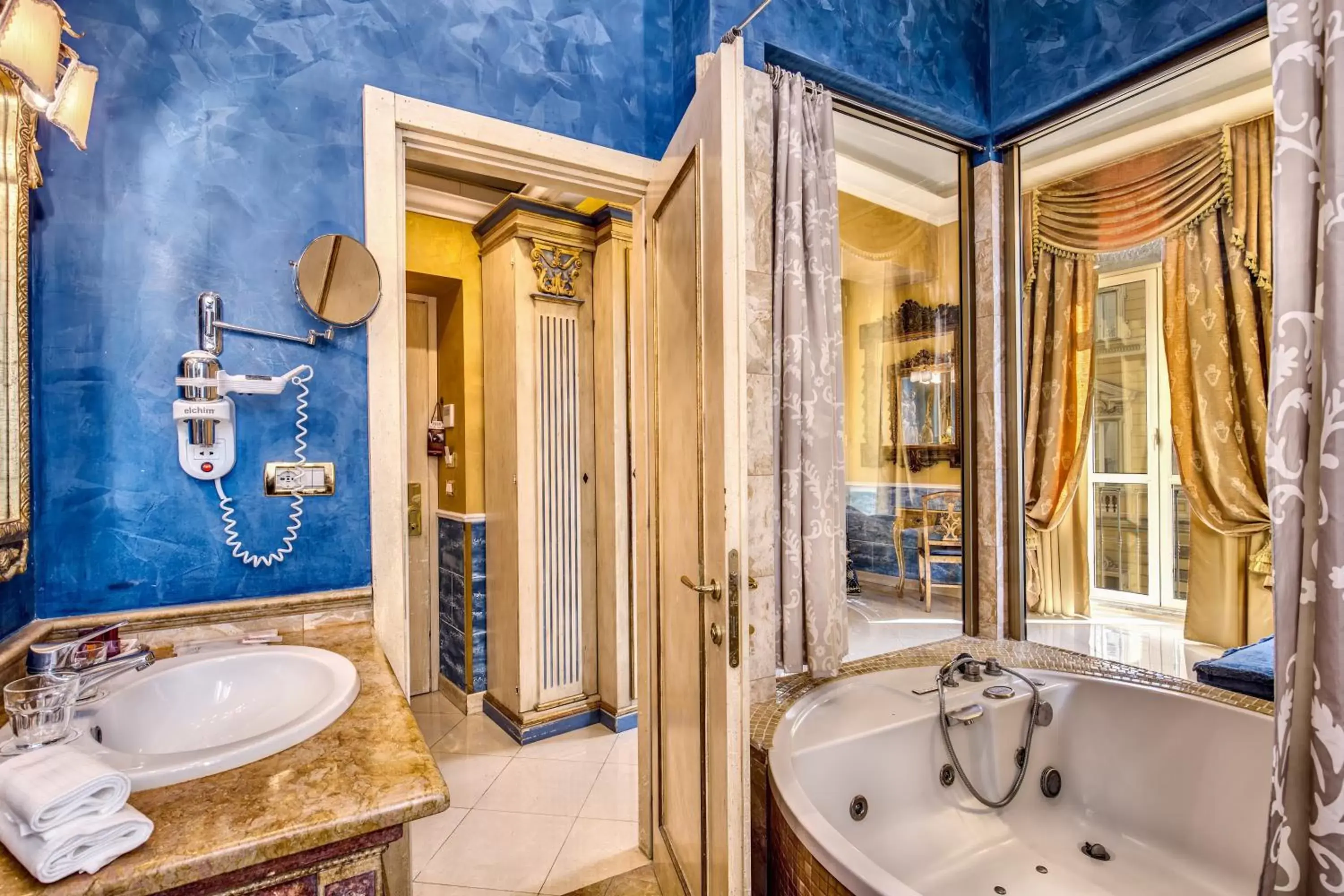 Hot Tub, Bathroom in Romanico Palace Luxury Hotel & SPA