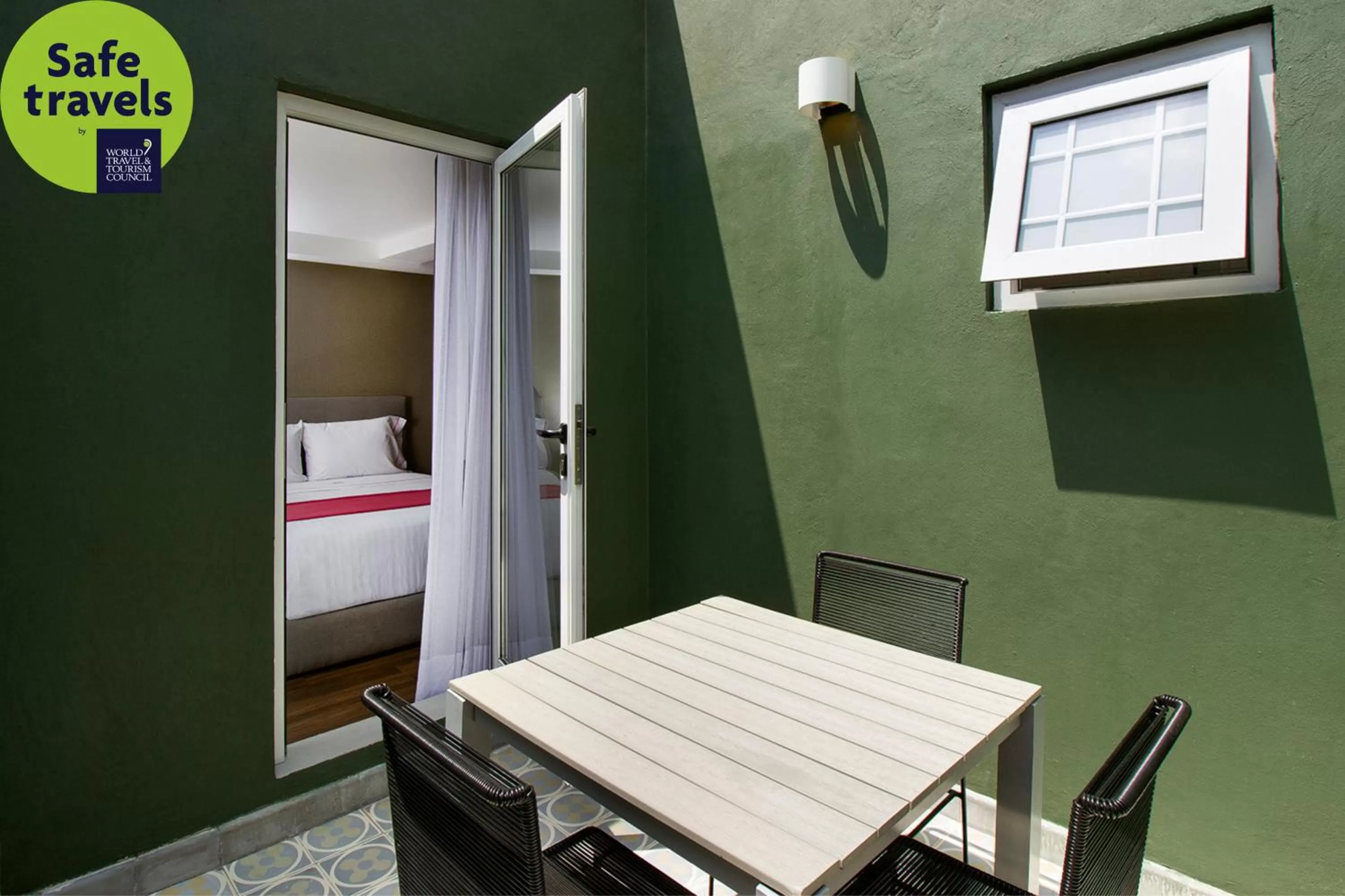 Balcony/Terrace, Bed in Hotel MX mas reforma CDMX, Trademark Collection by Wyndham