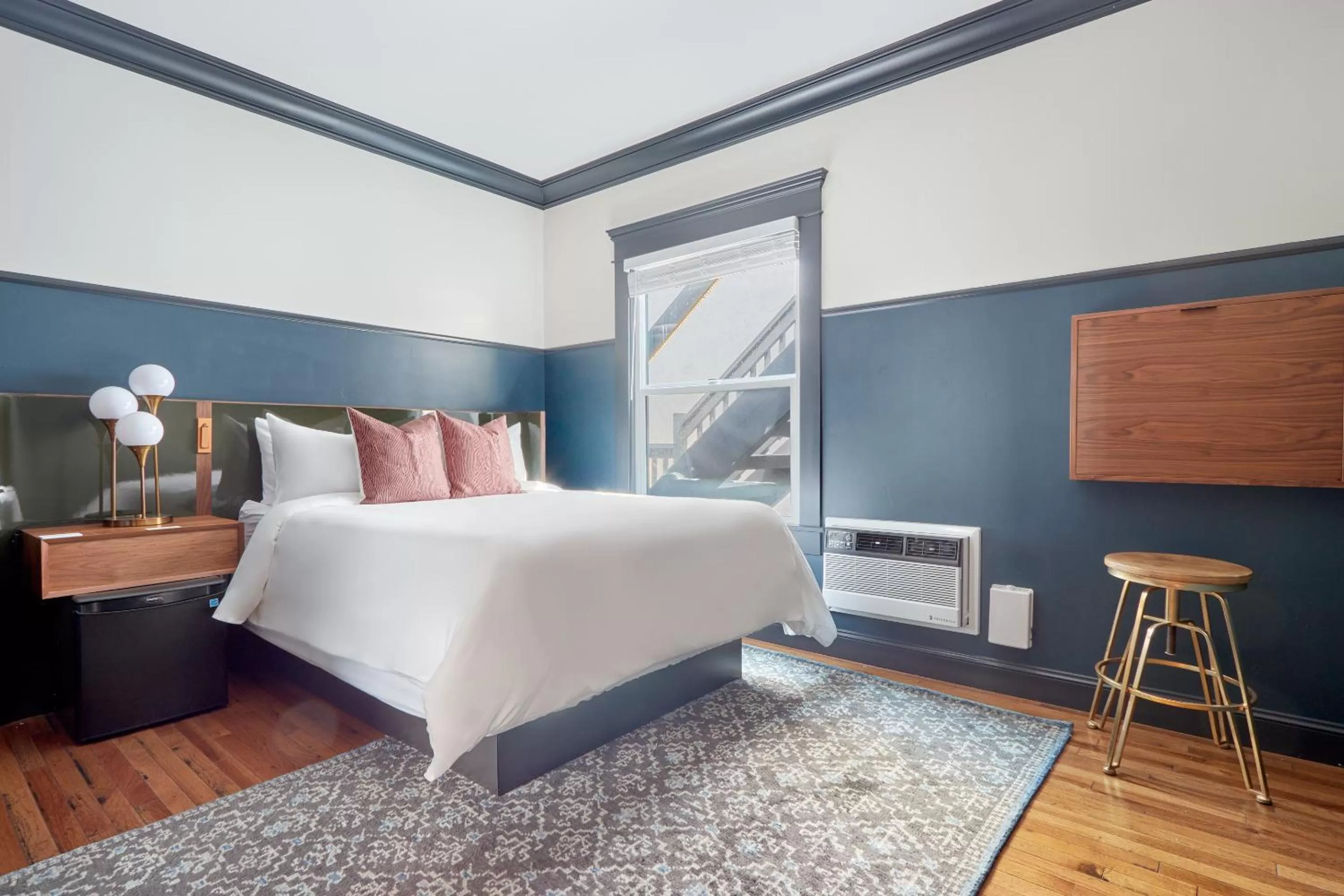 Living room, Bed in Sonder The Baker