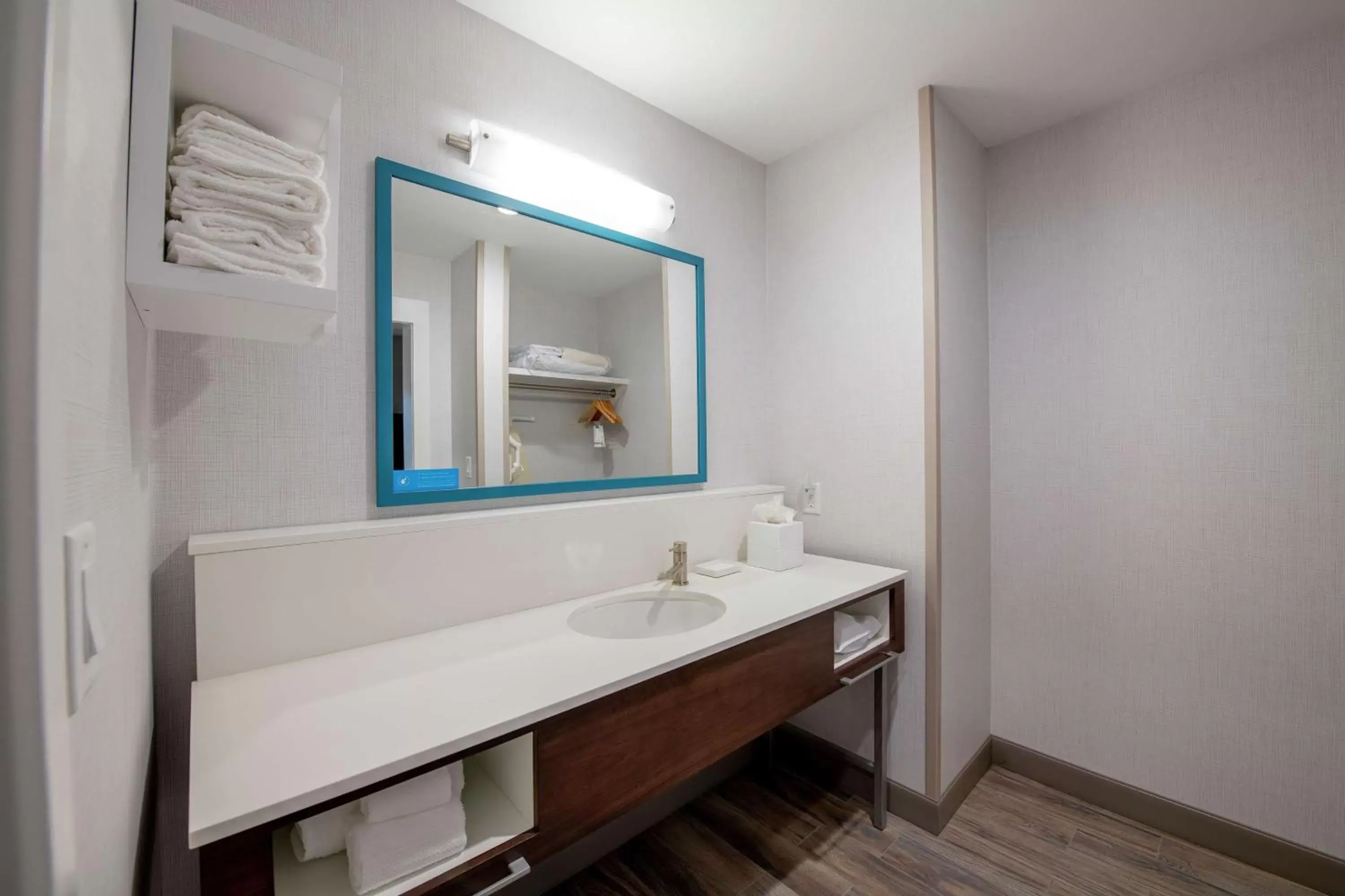 Bathroom in Hampton Inn & Suites Duncanville Dallas, Tx