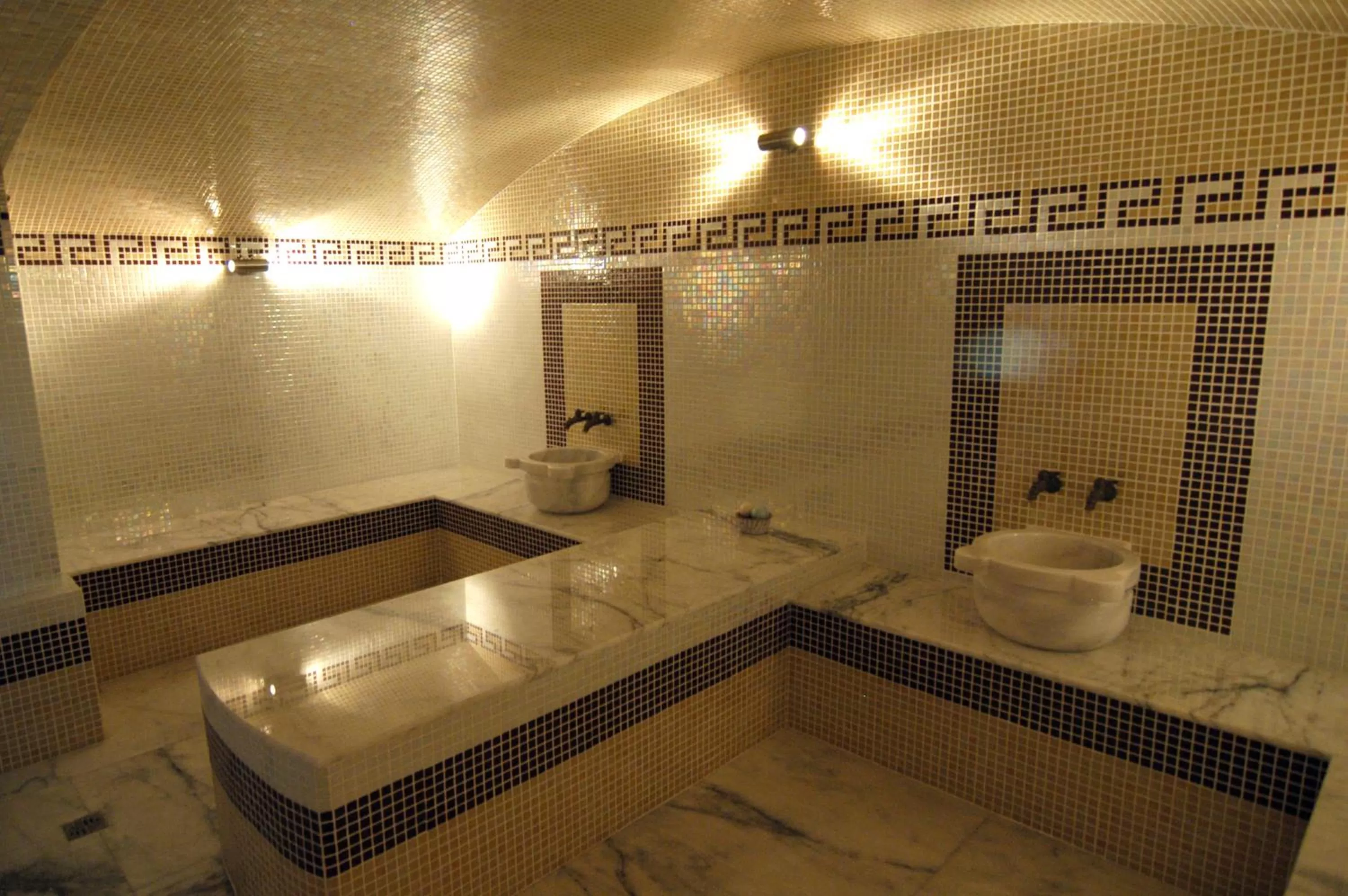 Sauna in Manhattan Hotel & Restaurant