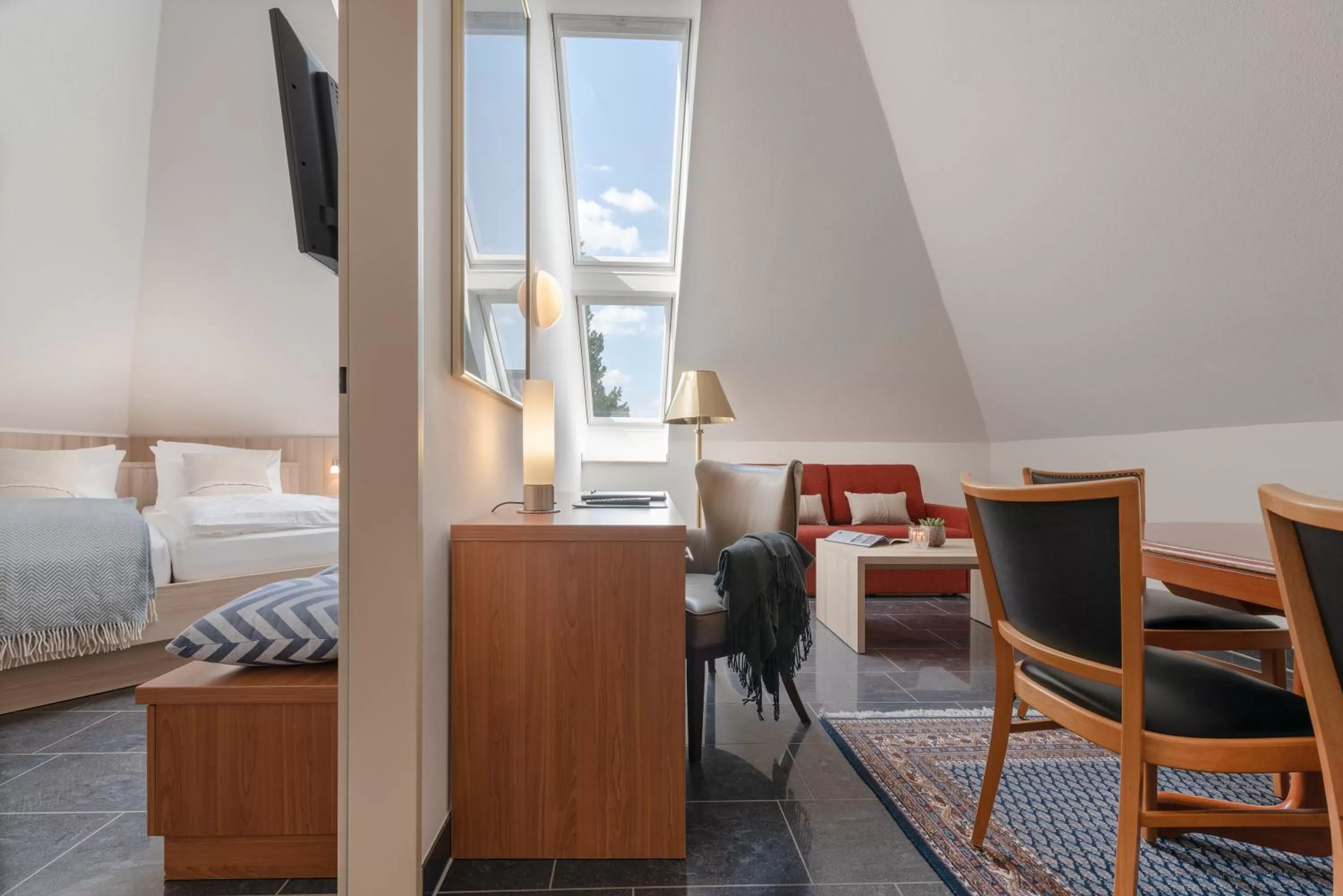 Bathroom, Bed in Hotel Europa