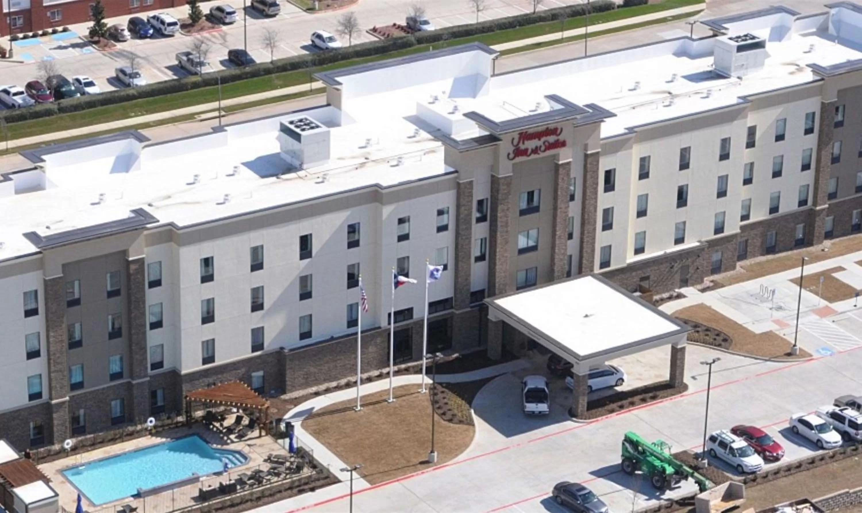 Property building in Hampton Inn & Suites Dallas/Ft. Worth Airport South