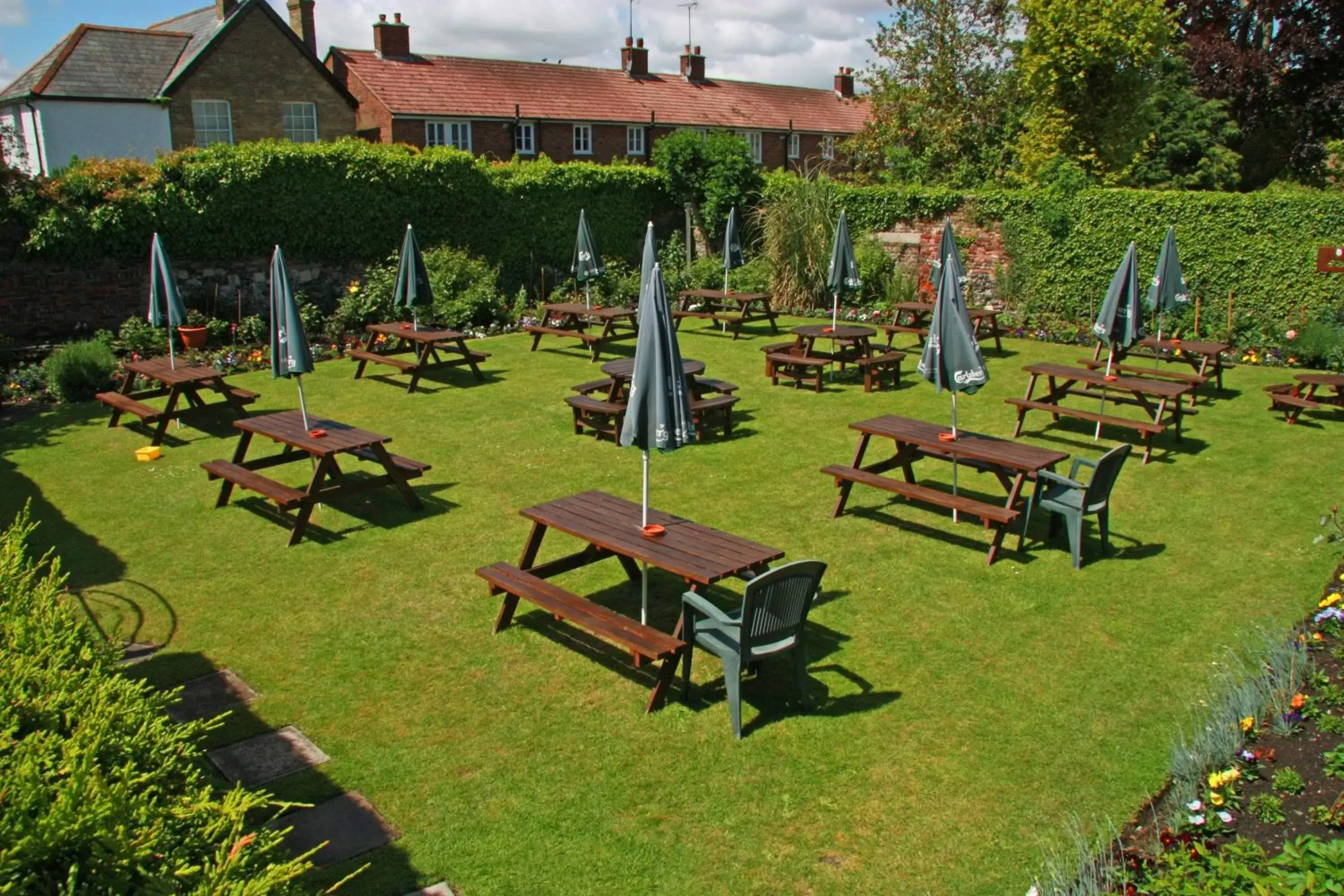 Area and facilities, Garden in Kings Arms Hotel