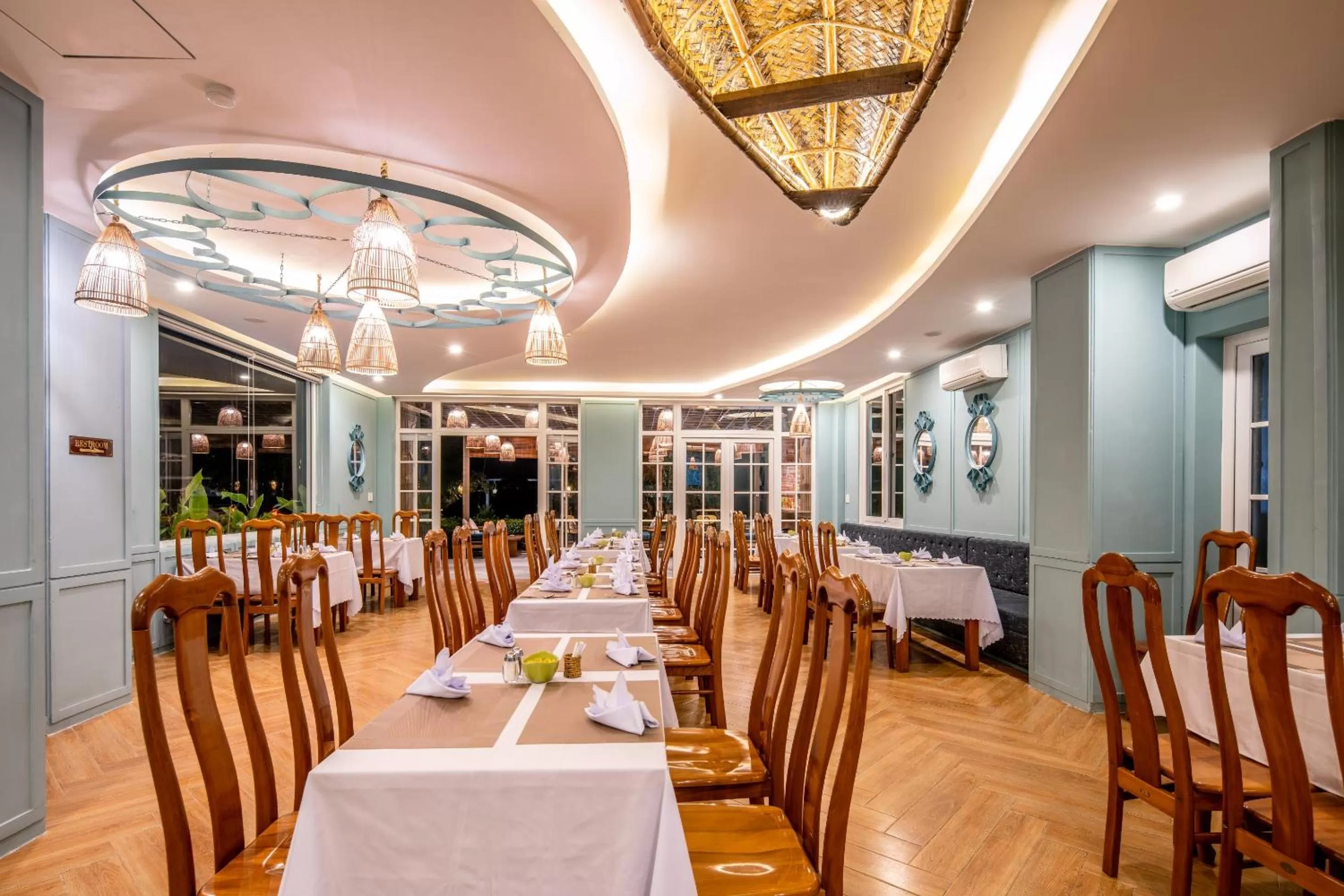 Restaurant/Places to Eat in TRIPLE Riverside Villa Hotel HoiAn