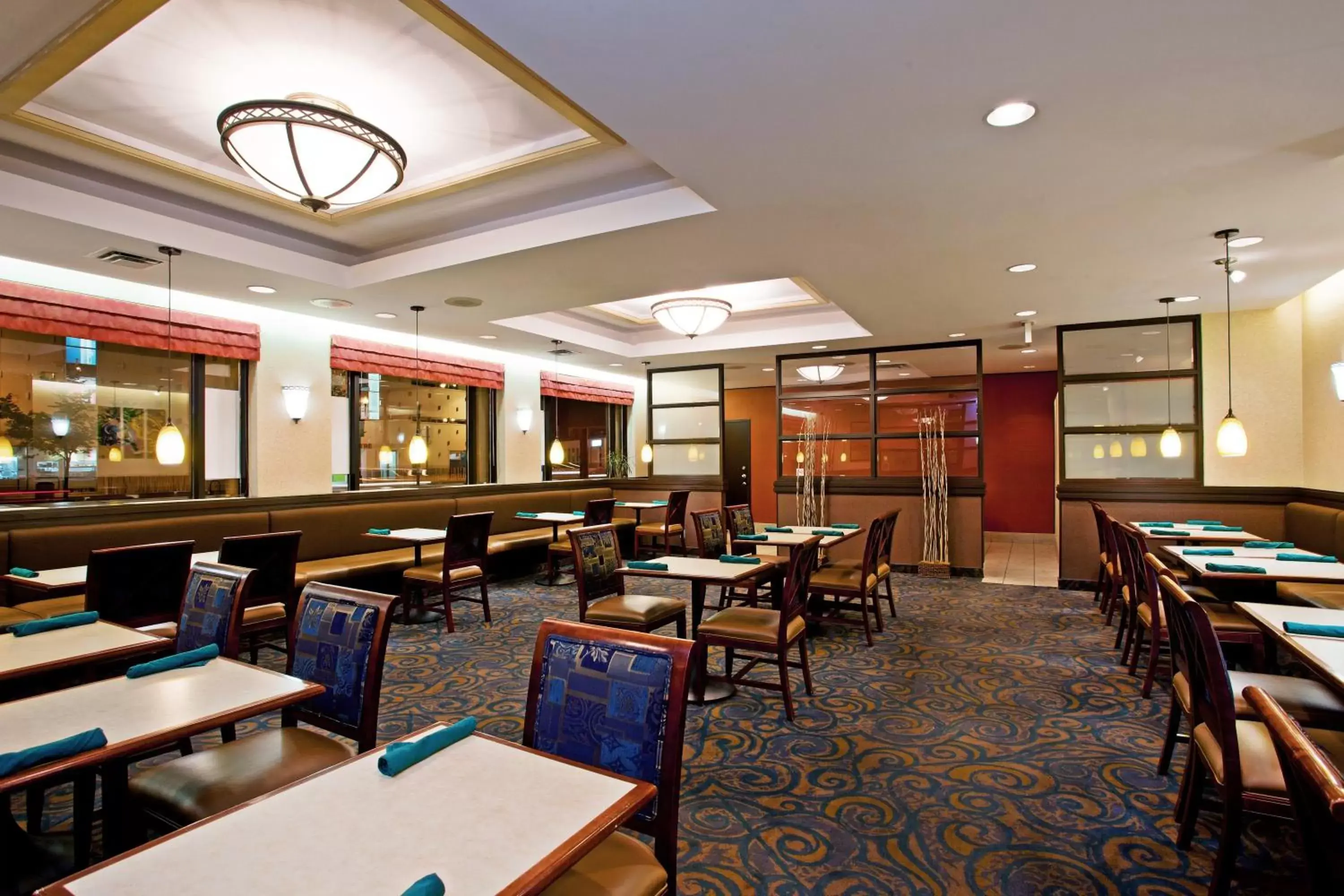 Lobby or reception, Restaurant/Places to Eat in Holiday Inn & Suites Winnipeg Downtown, an IHG Hotel