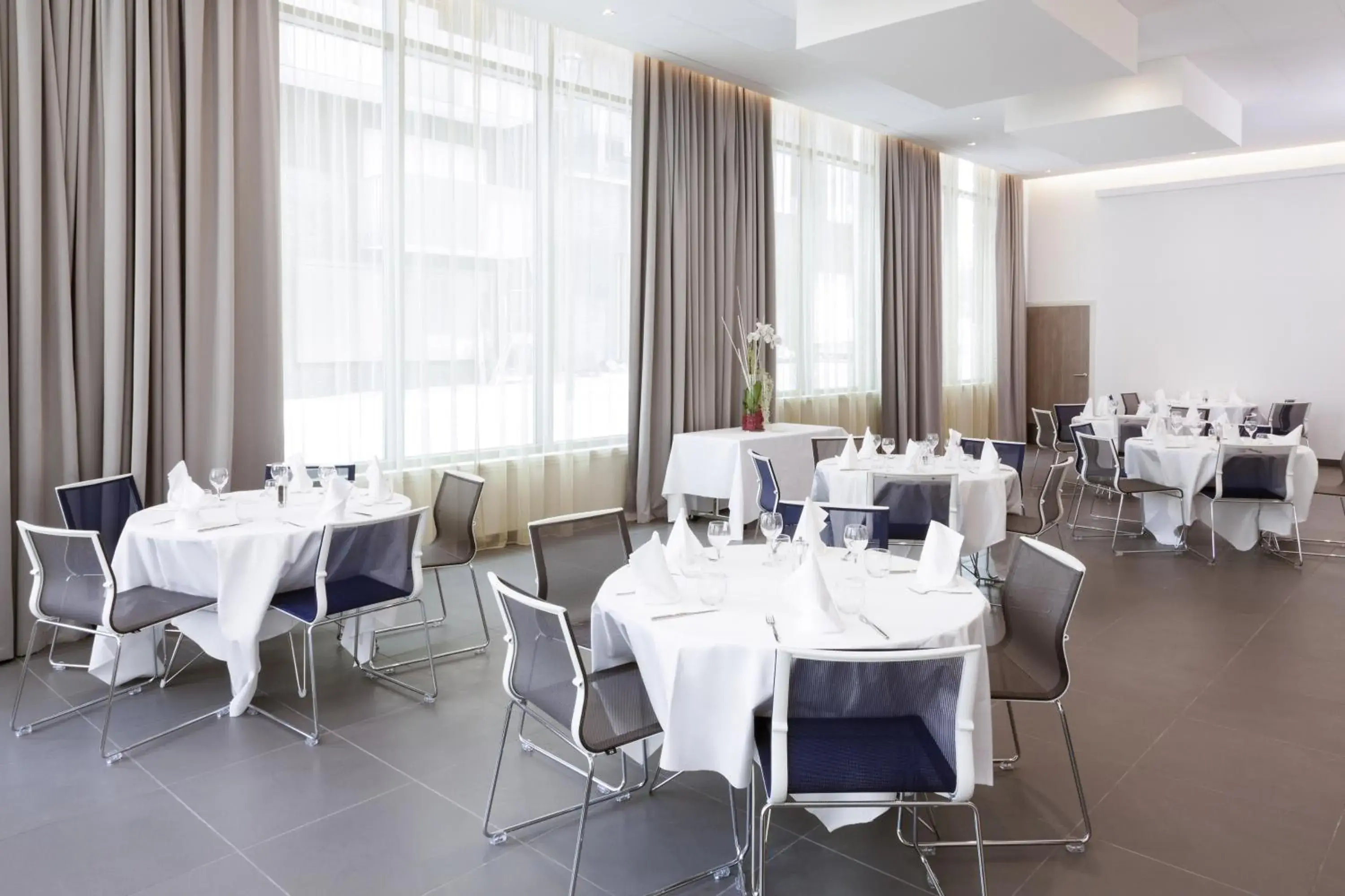 Banquet/Function facilities, Restaurant/Places to Eat in Novotel Paris Saint Denis Stade Basilique
