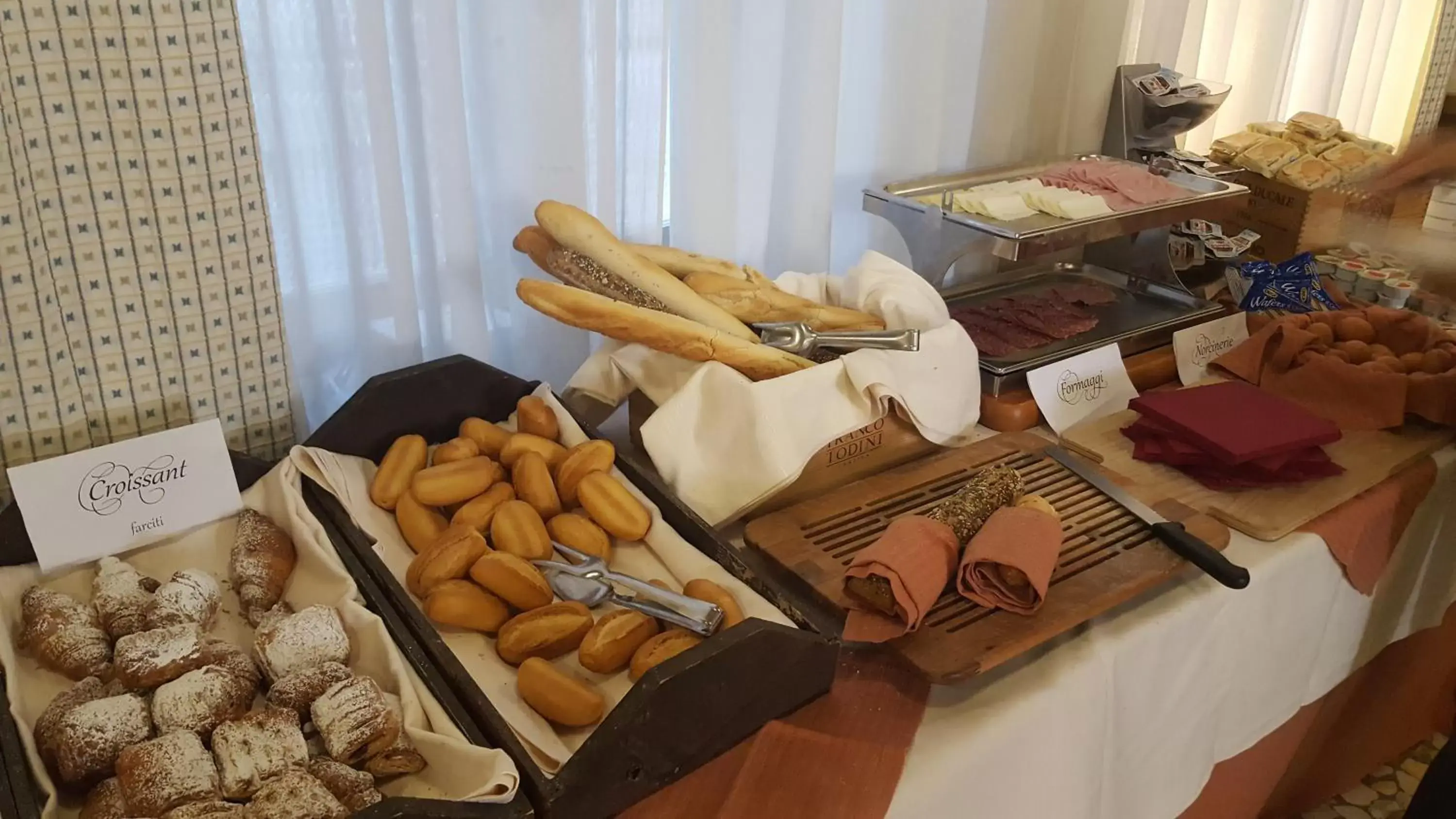 Lounge or bar, Food in Hotel La Rosetta