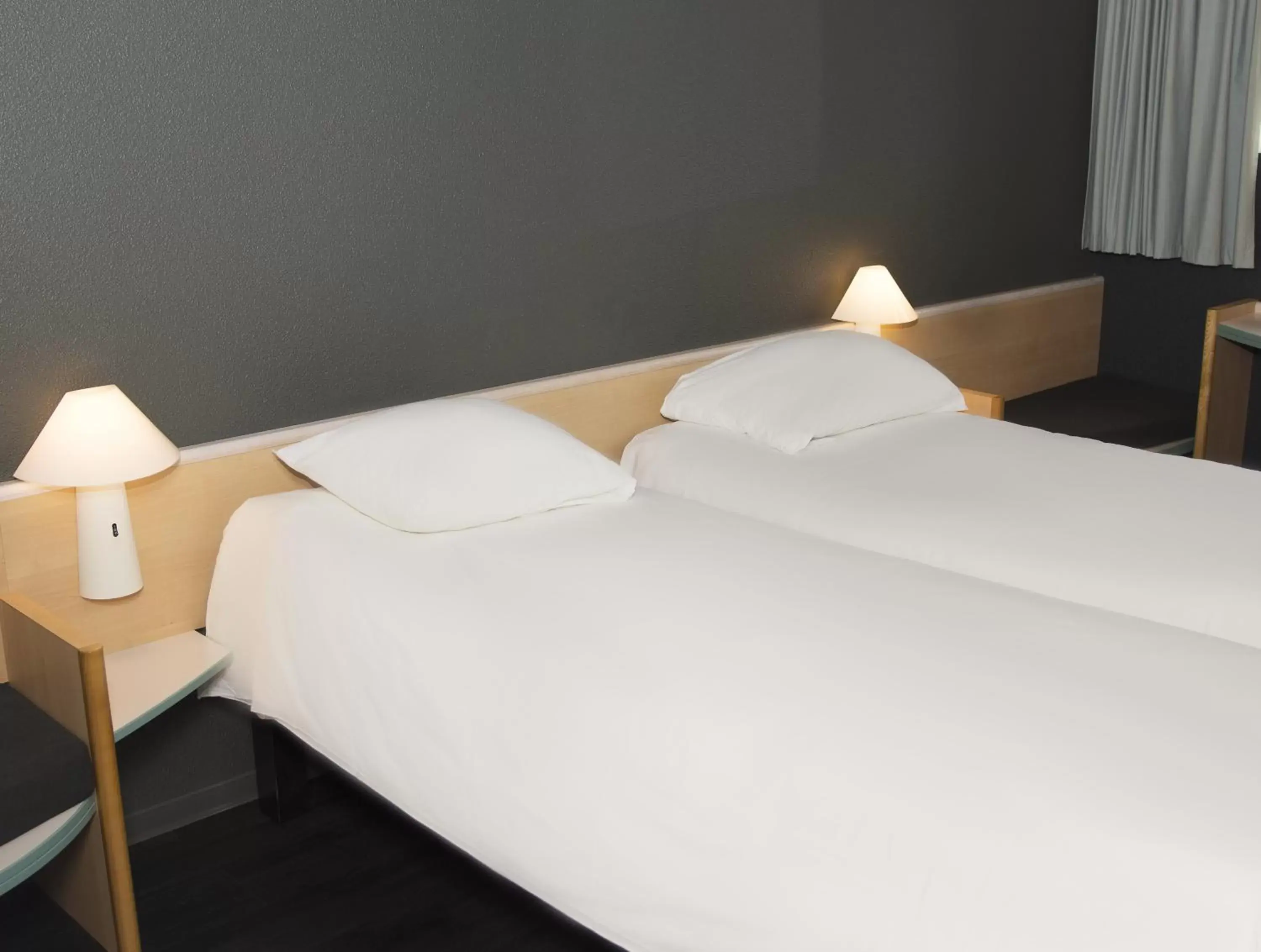 Bedroom, Bed in ibis Rennes Cesson